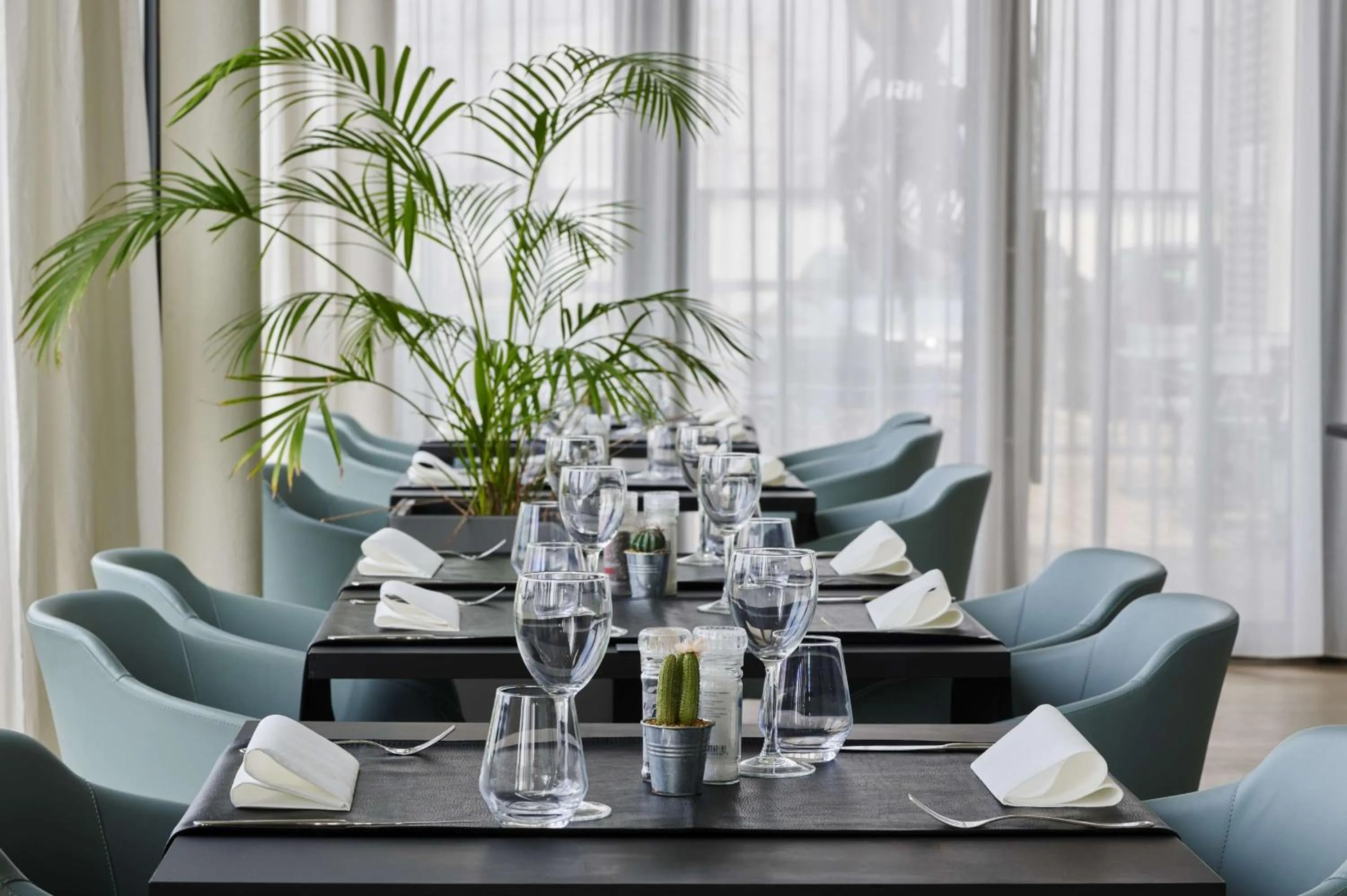 Restaurant/places to eat in Park Inn by Radisson Liege Airport