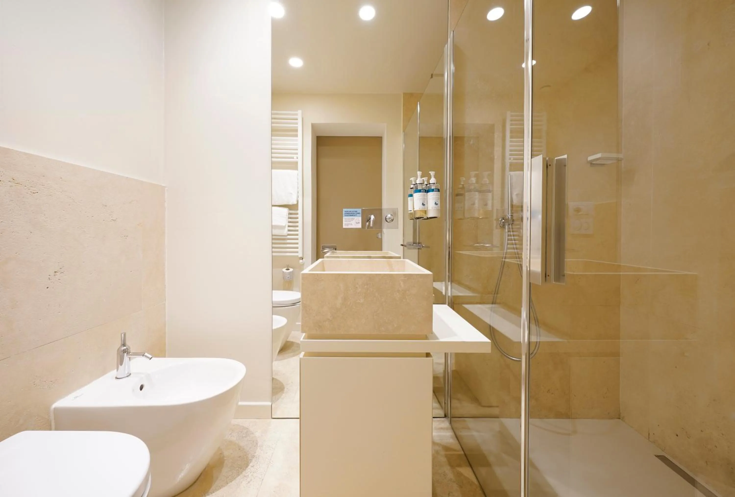 Shower in Numa Florence Vita