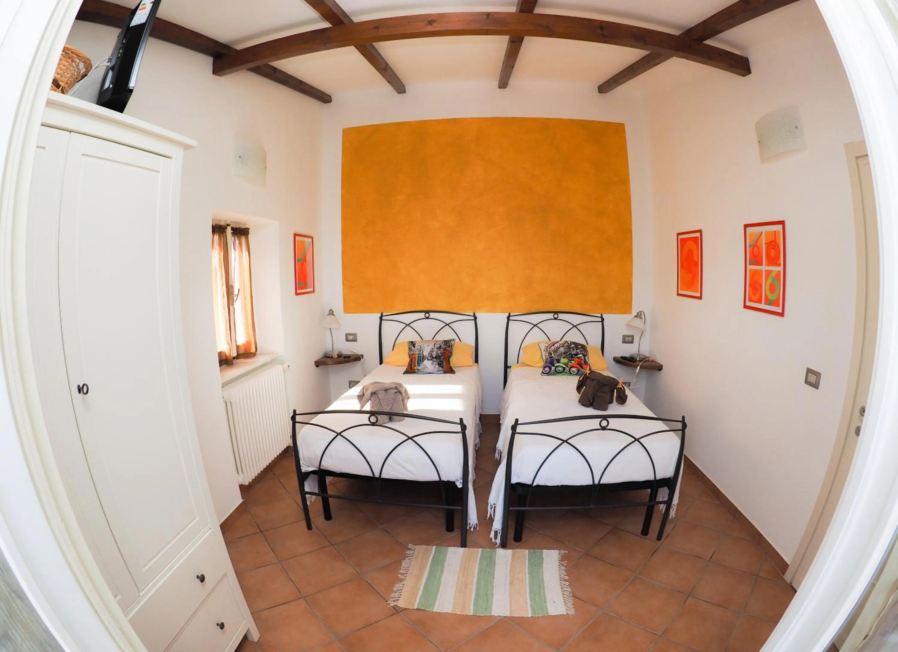 Photo of the whole room, Bed in Pietra Di Mare