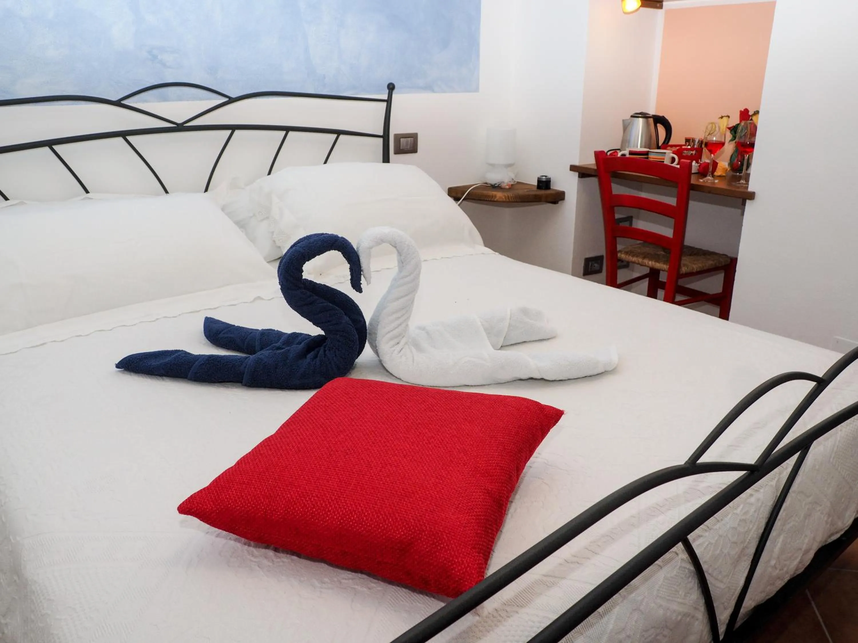 Photo of the whole room, Bed in Pietra Di Mare