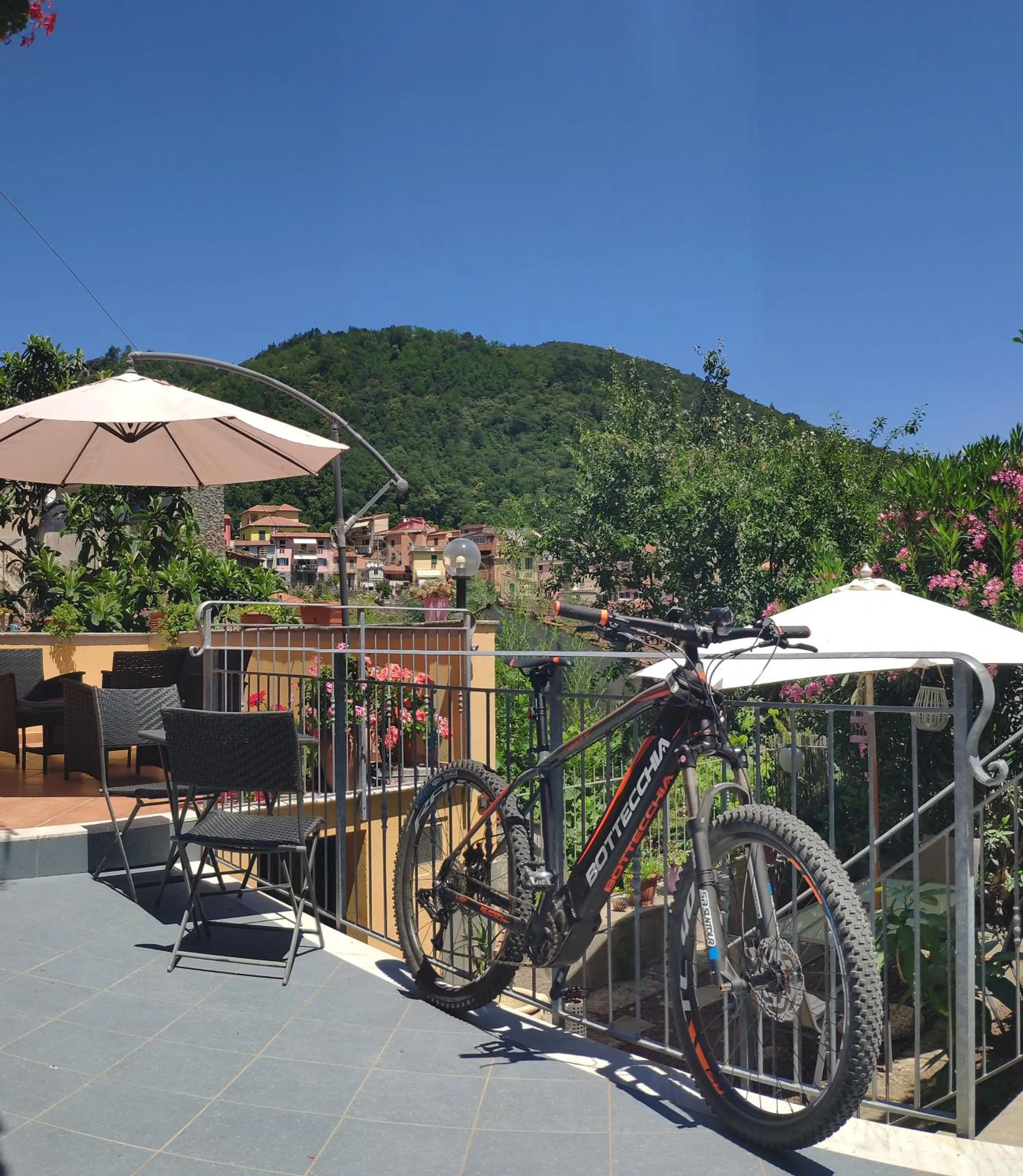 Cycling in Pietra Di Mare