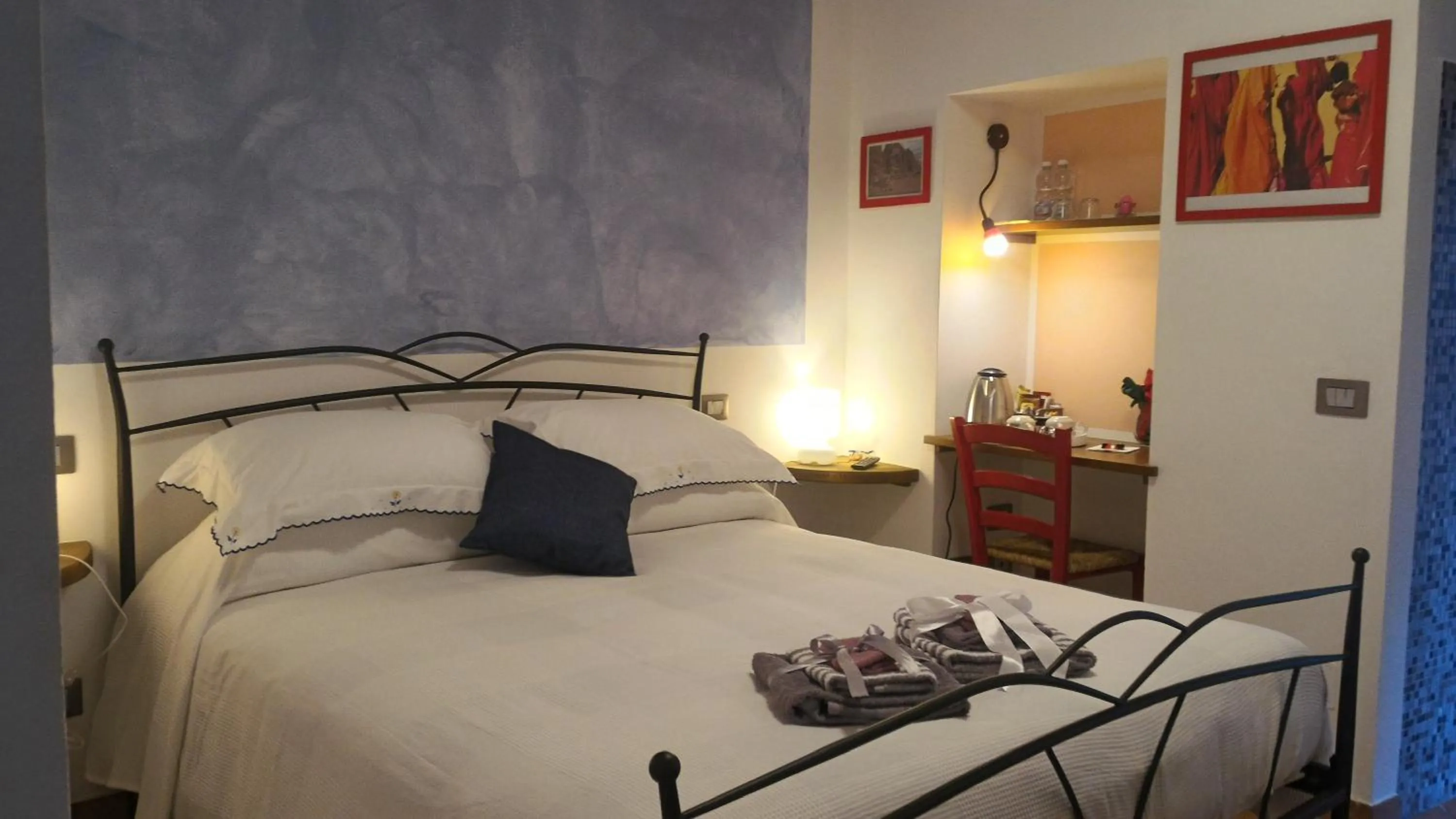 Photo of the whole room, Bed in Pietra Di Mare