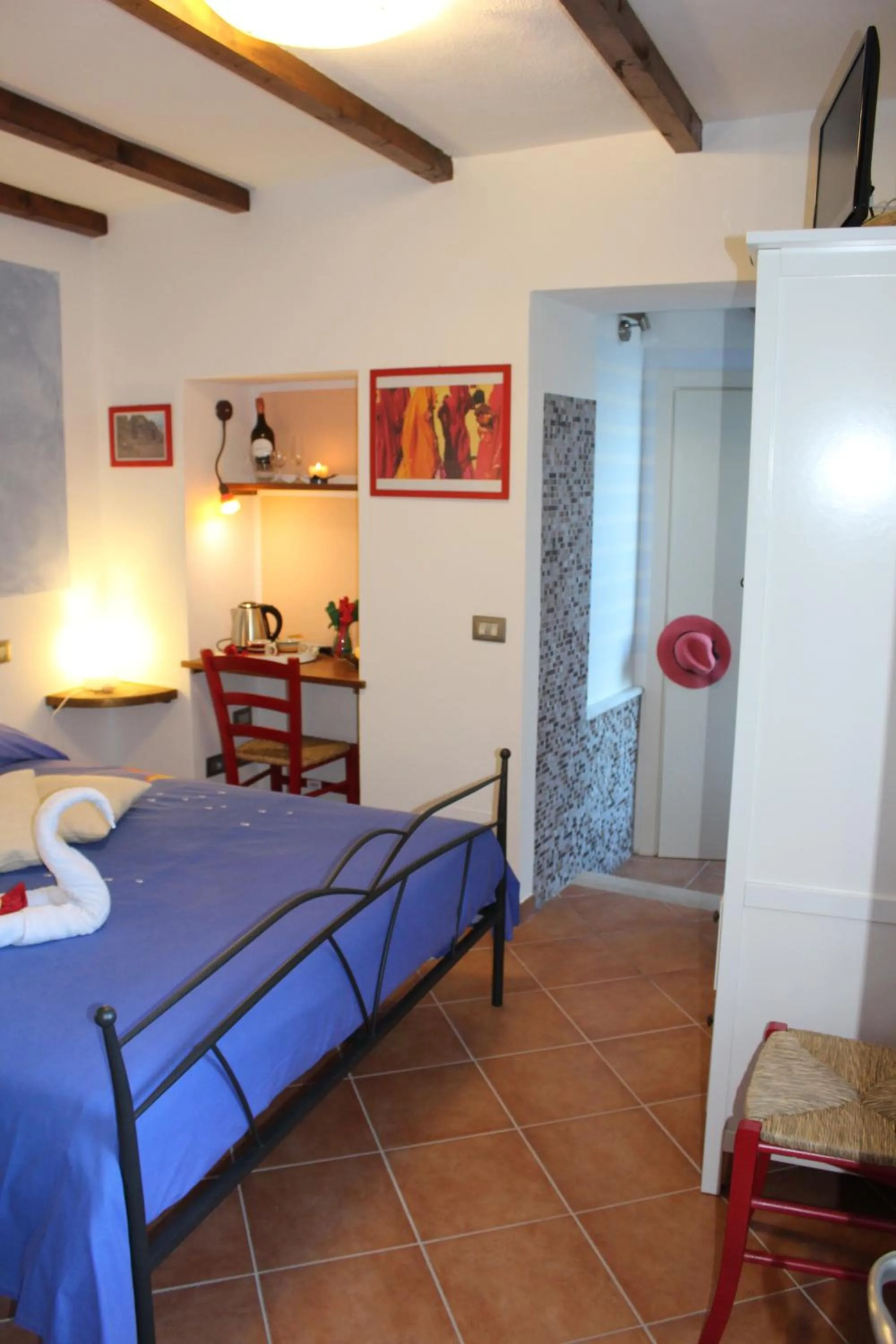 Photo of the whole room, Bed in Pietra Di Mare