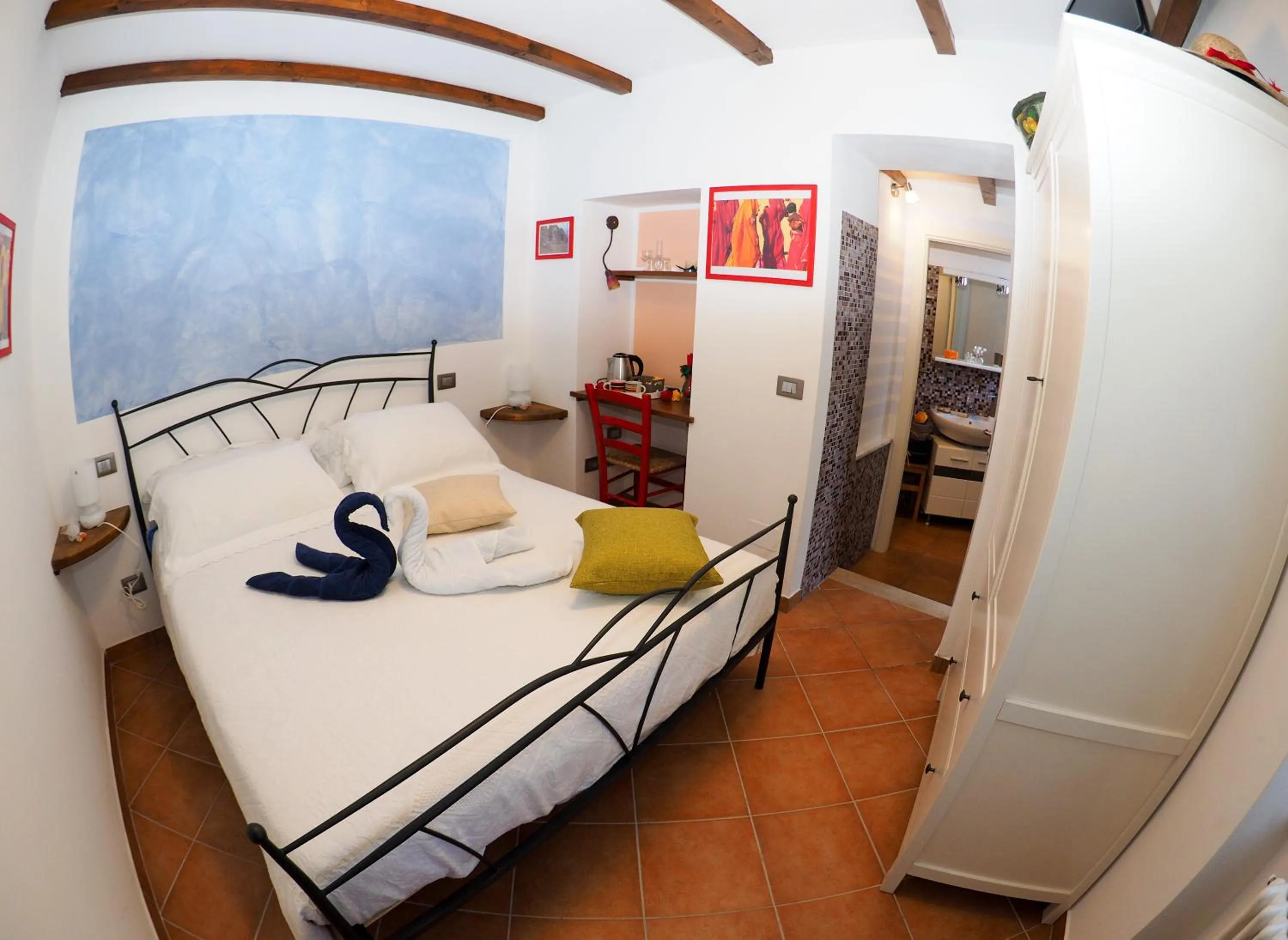 Photo of the whole room, Bed in Pietra Di Mare