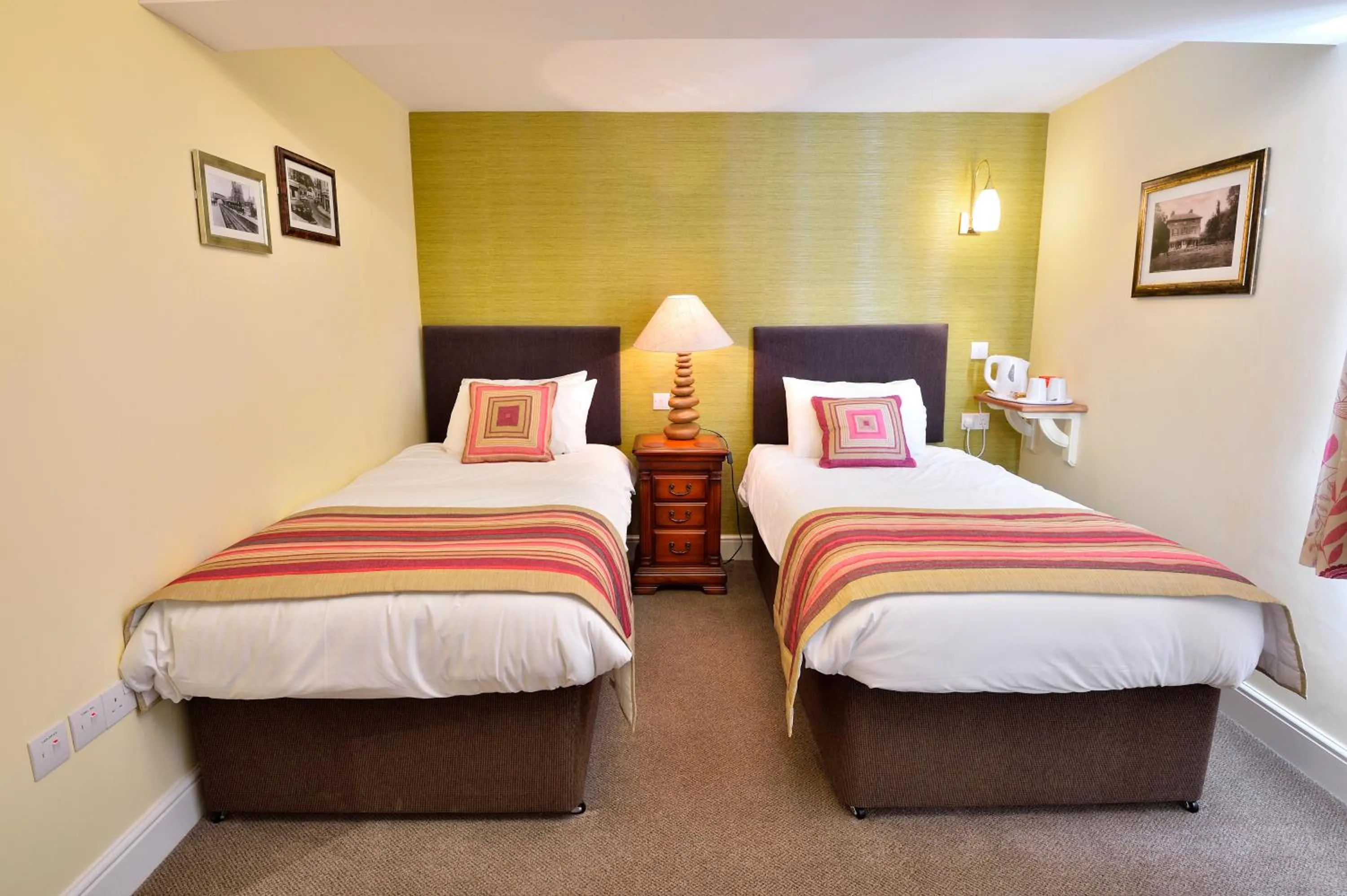 Superior Twin Room in The George Hotel