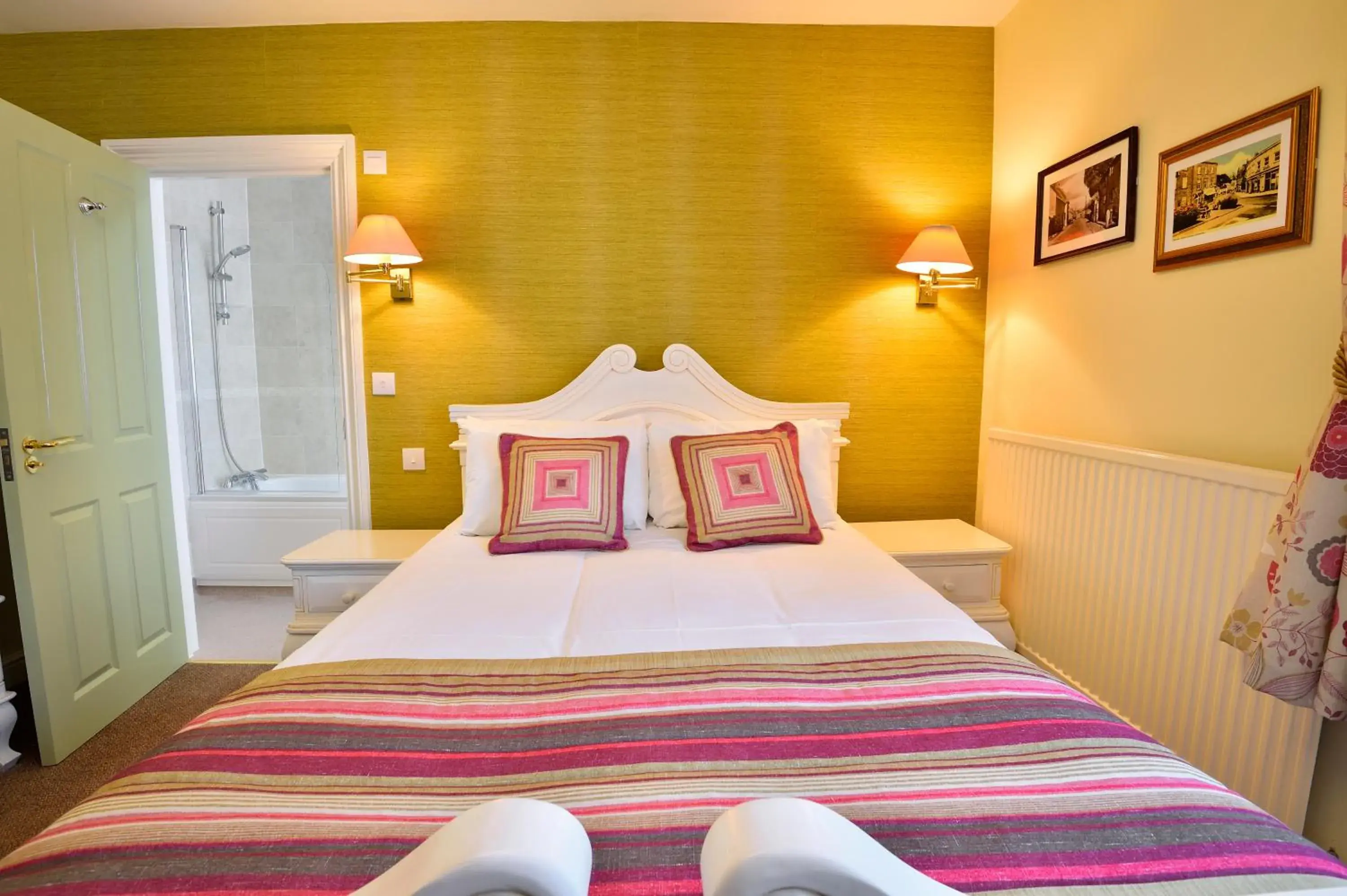 Superior Double Room in The George Hotel Superior Double Room in The George Hotel