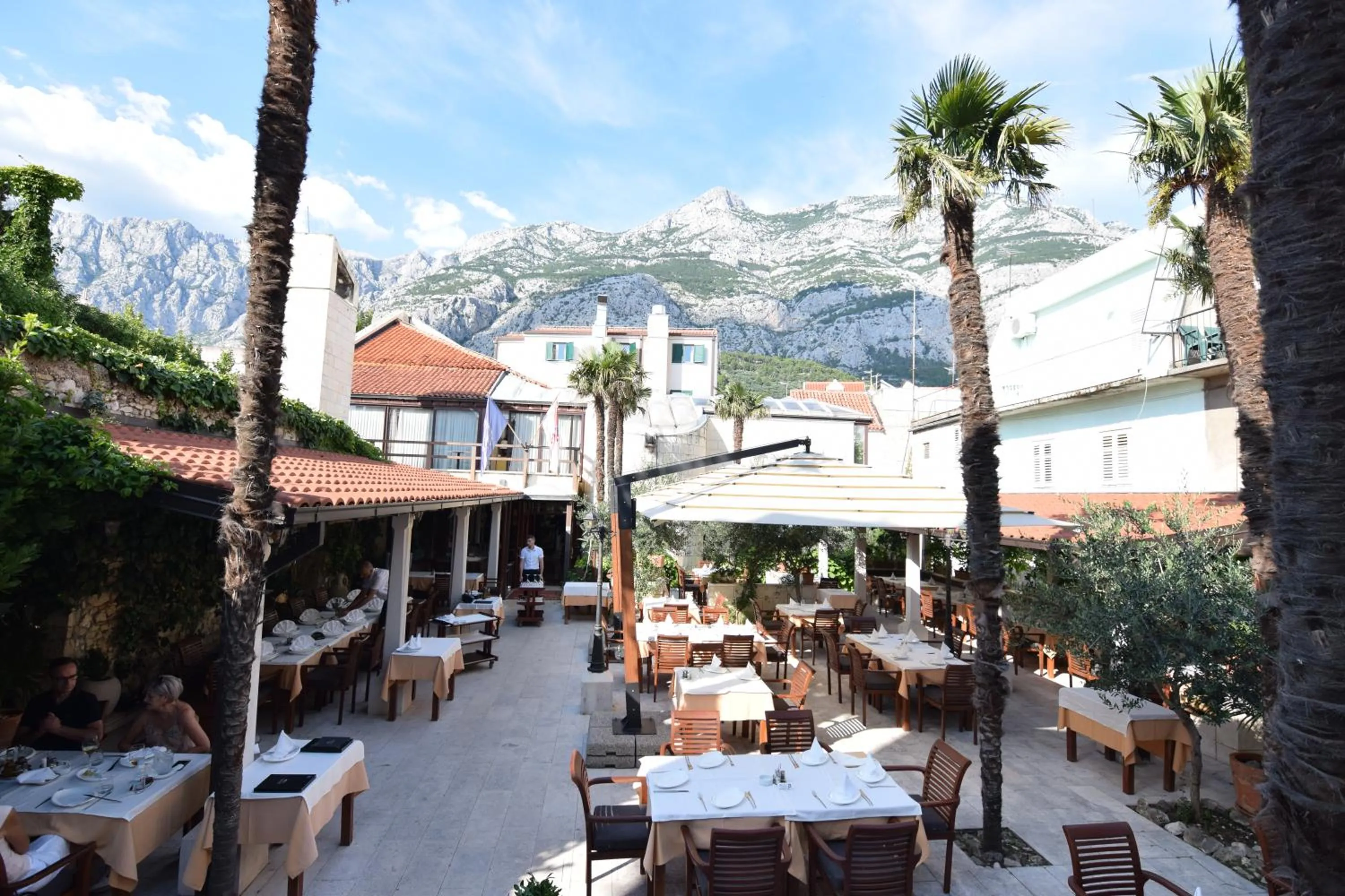 Restaurant/places to eat in Villa Riva