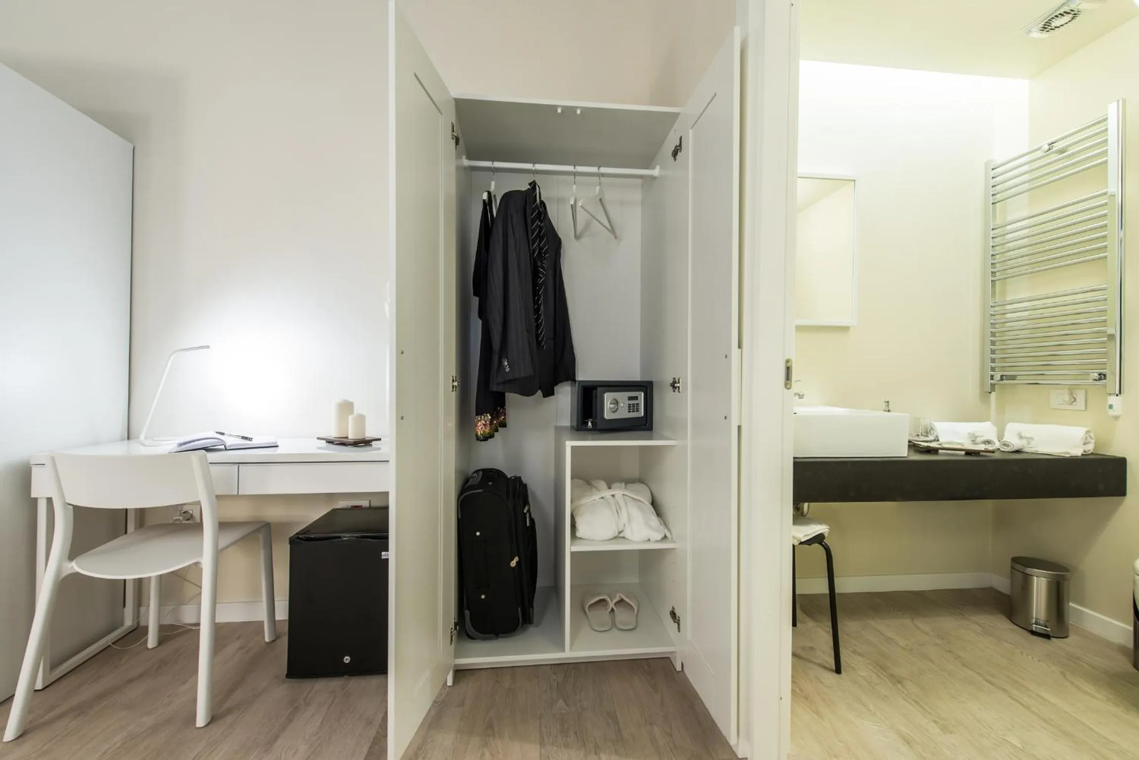 Bathroom, Bed in LuxurYenne