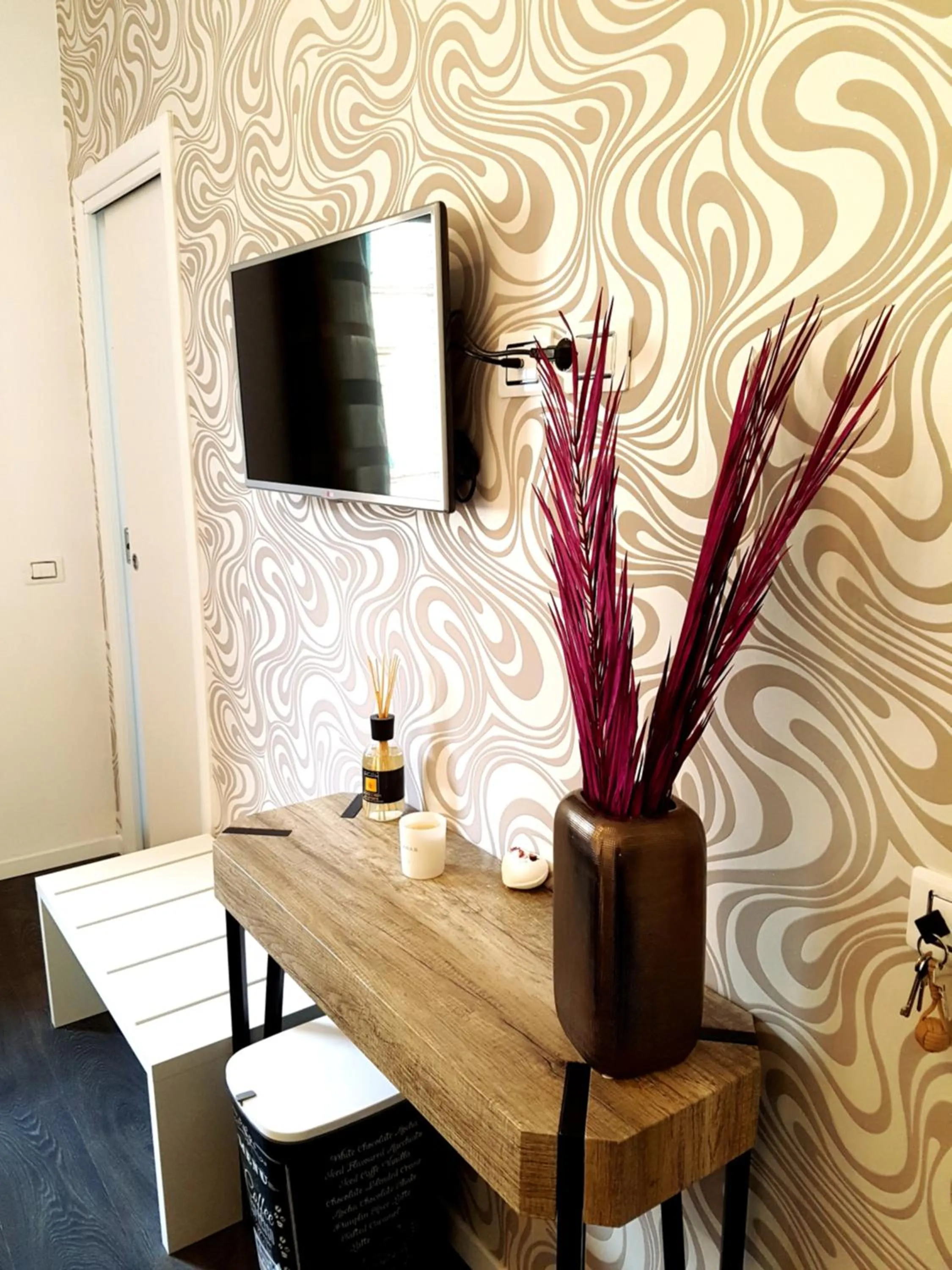 TV/Entertainment Center in Voyage Privè Deluxe