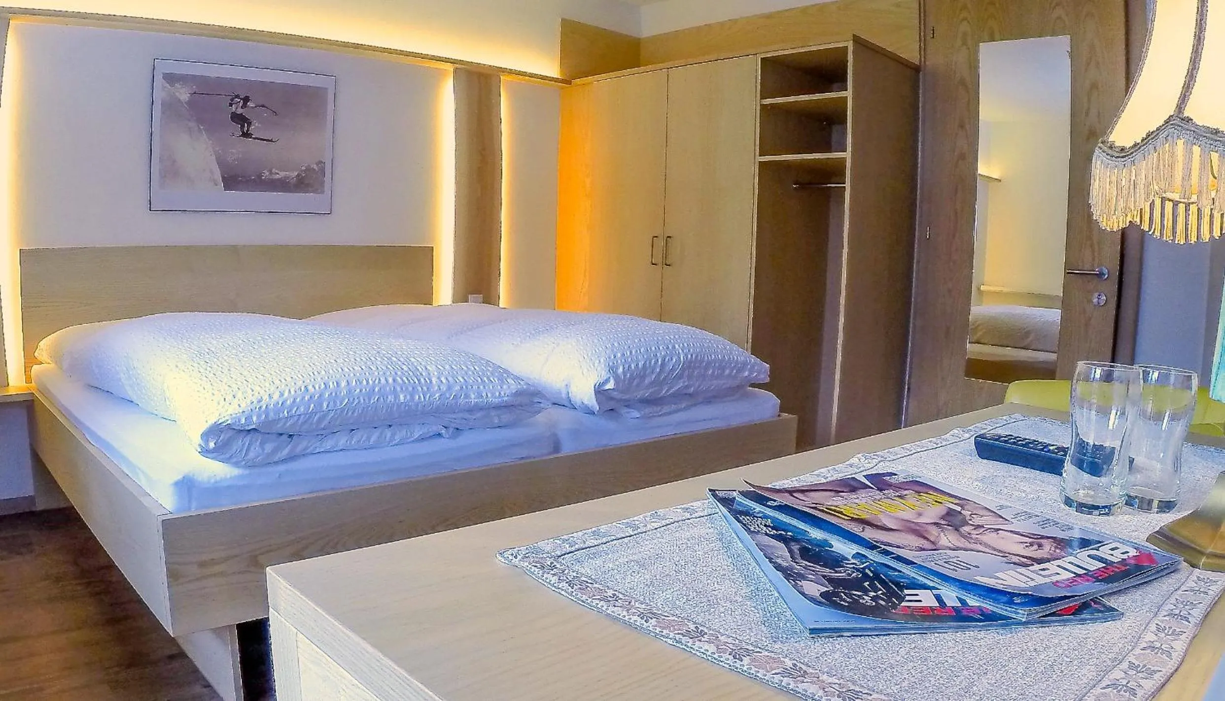 Bedroom, Bed in Hotel Both