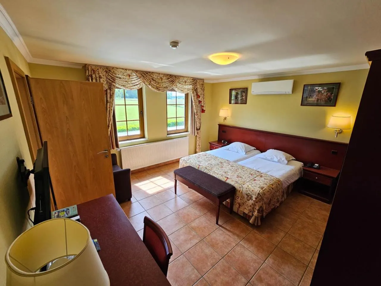 Bed in Logis Hôtel Le Menobu