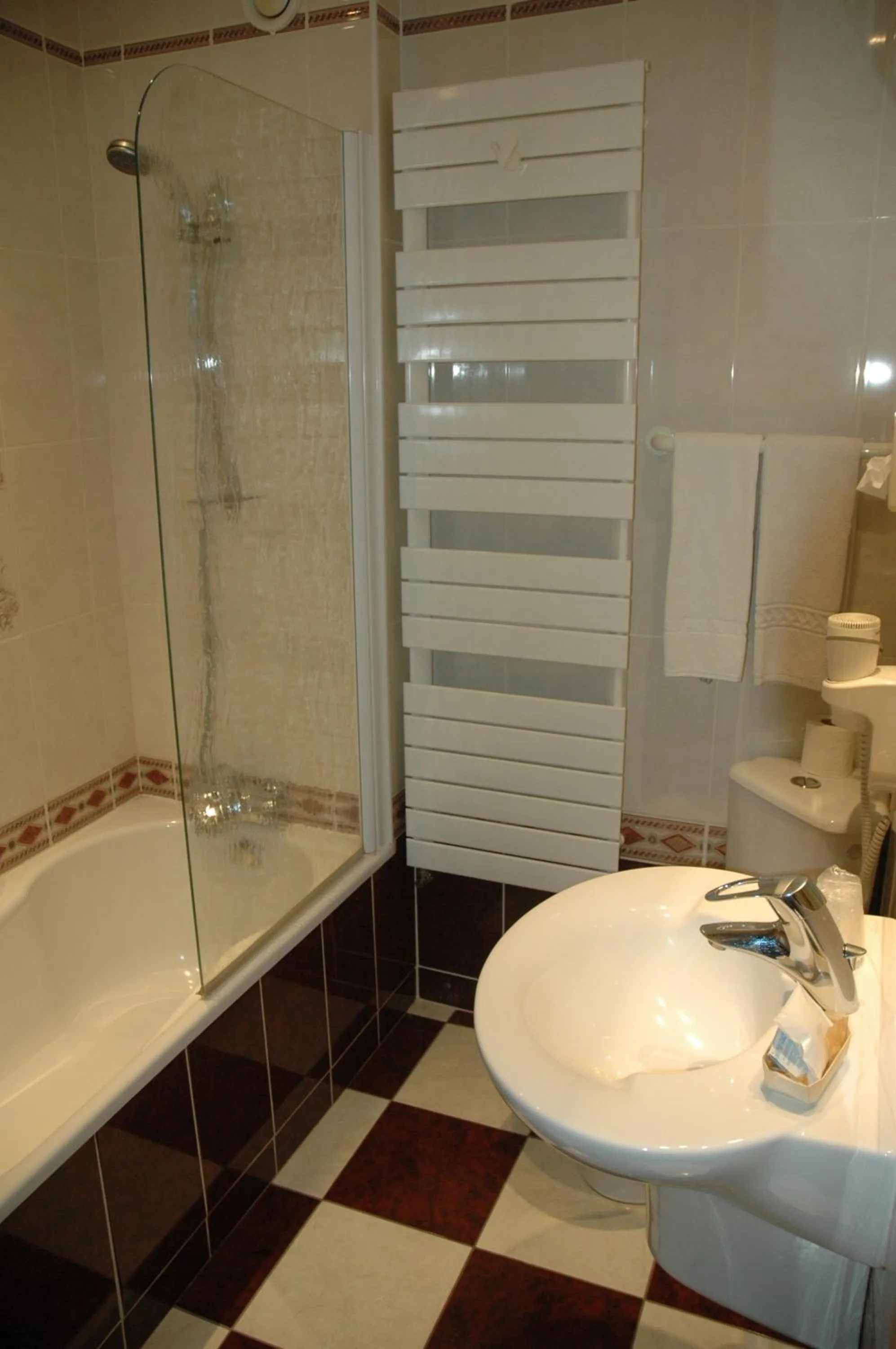 Bathroom in Le Relais Du Marquis