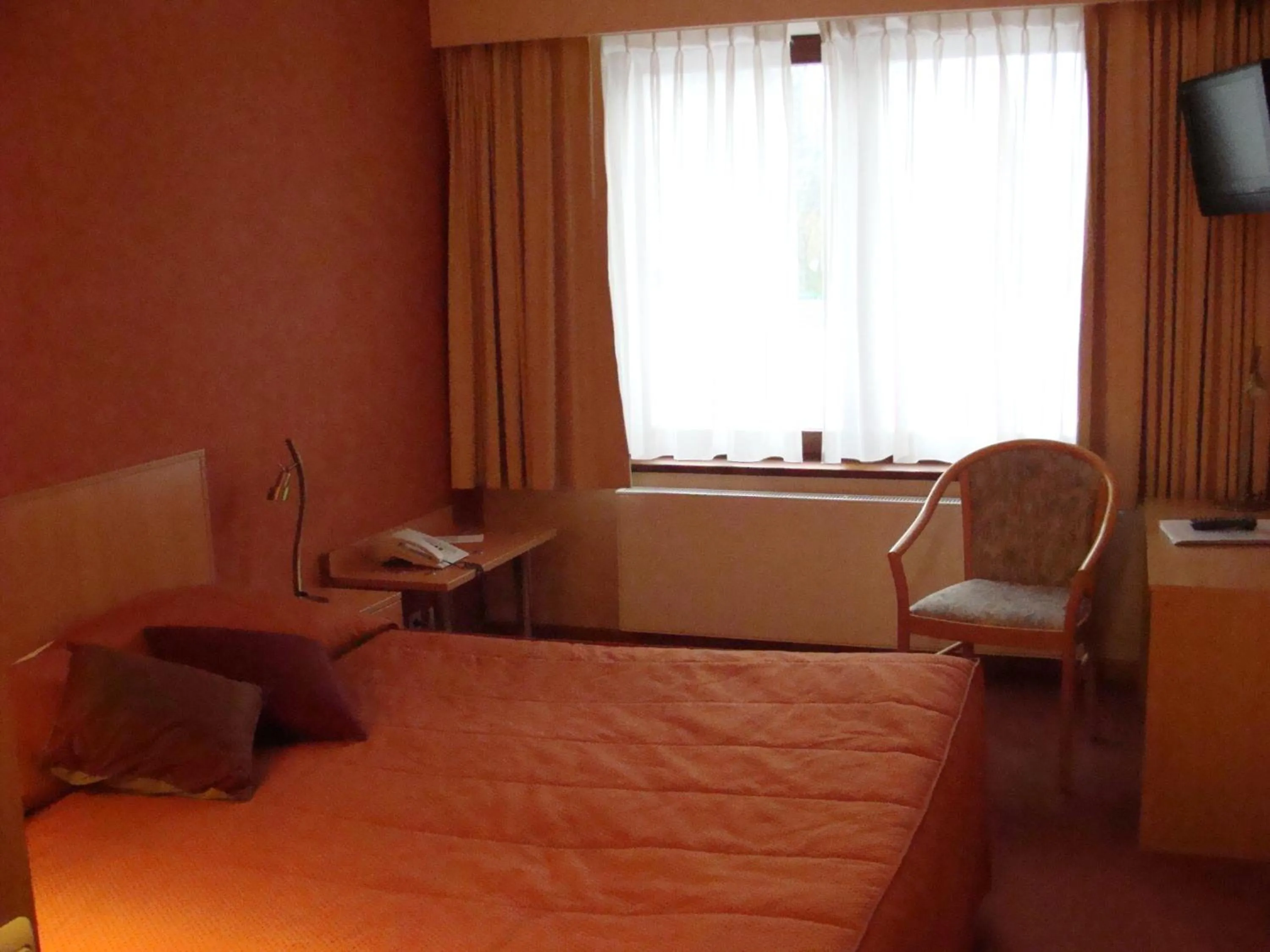 Shower, Bed in Le Relais Du Marquis