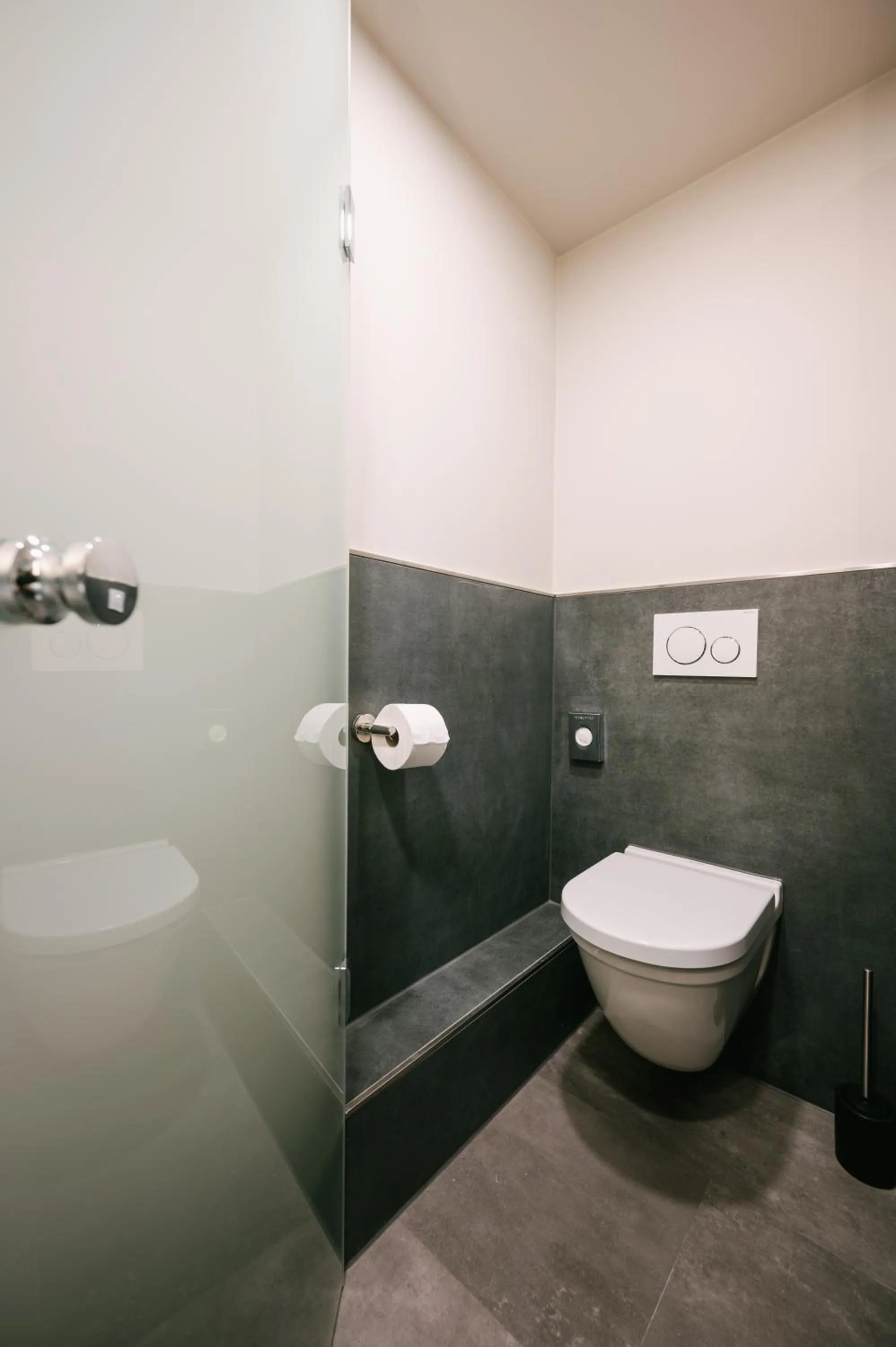 Toilet in Travel24 Hotel Leipzig City