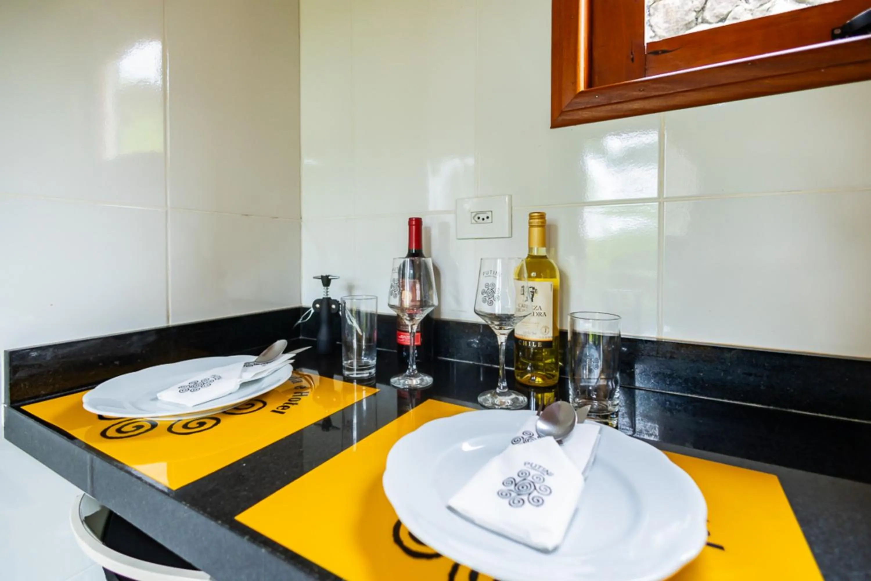Dining area in Putini Pousada e Hotel by OYO