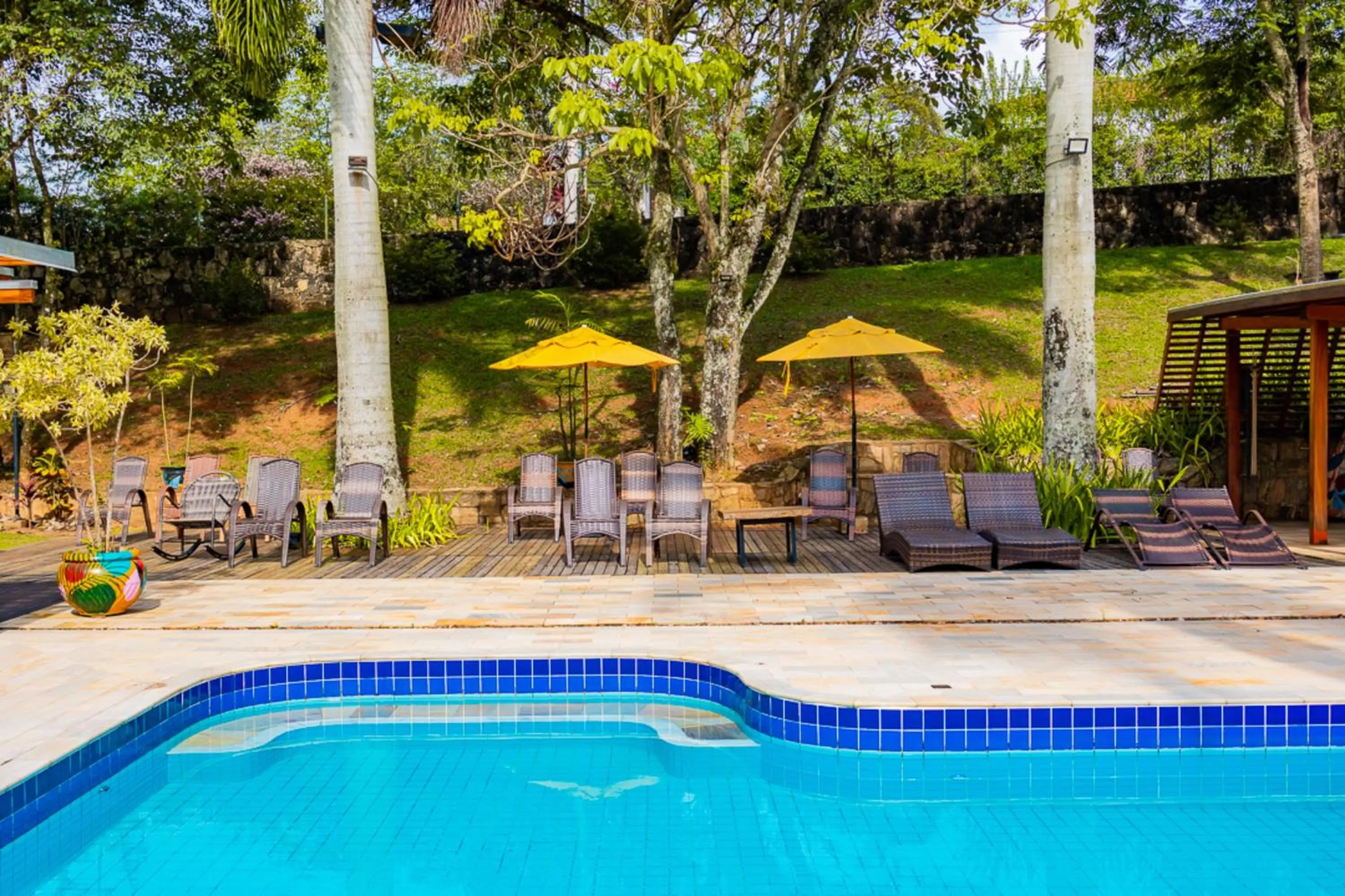 Swimming pool in Putini Pousada e Hotel by OYO