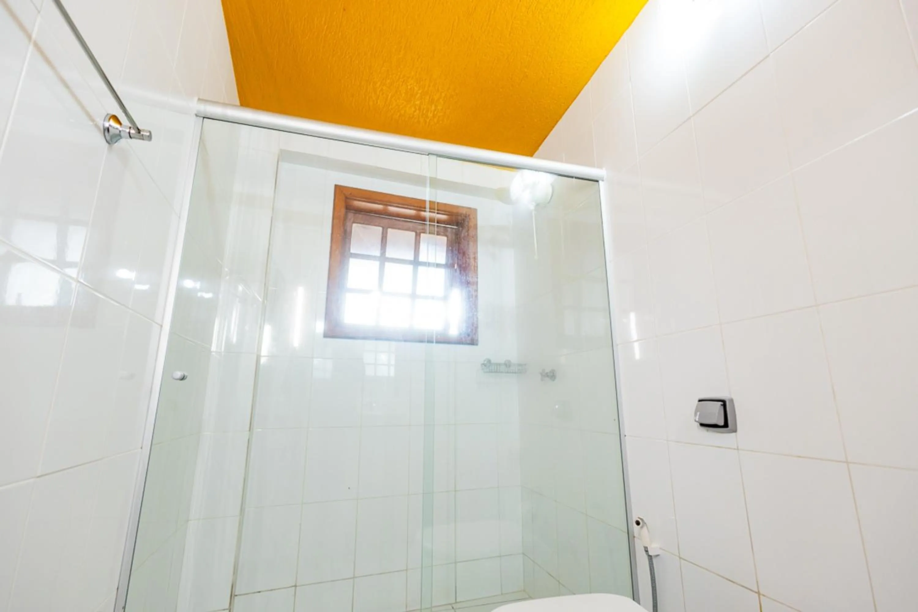 Bathroom in Putini Pousada e Hotel by OYO