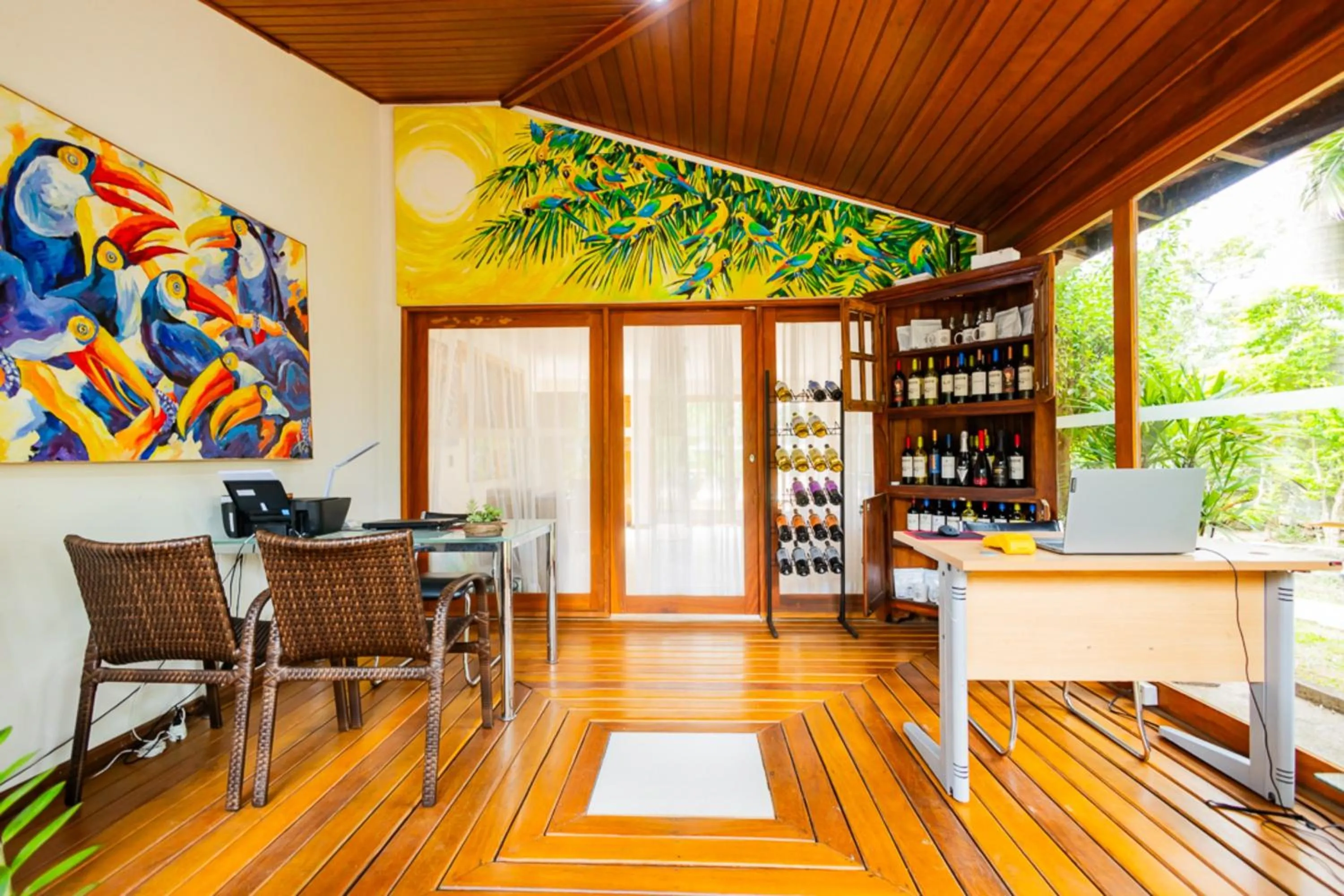 Lobby or reception in Putini Pousada e Hotel by OYO