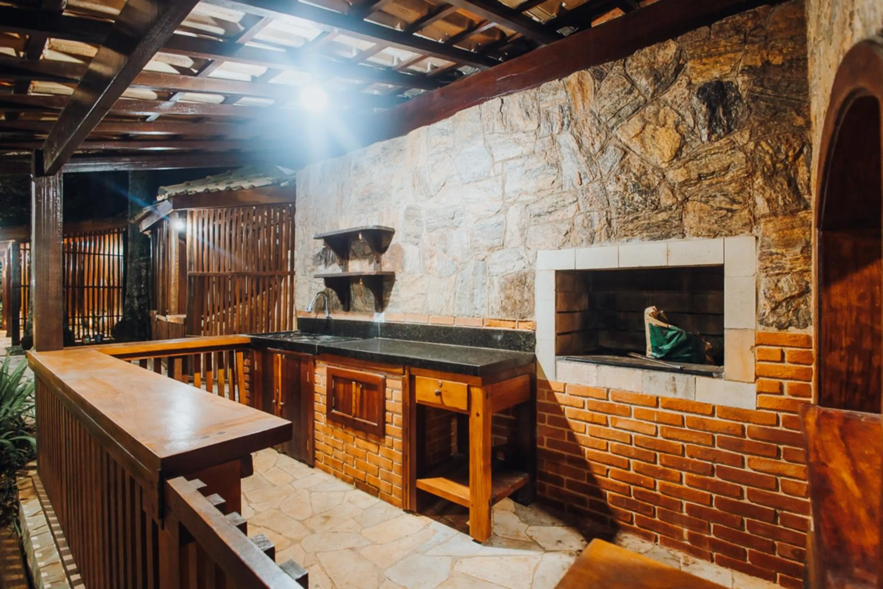 BBQ facilities in Putini Pousada e Hotel by OYO