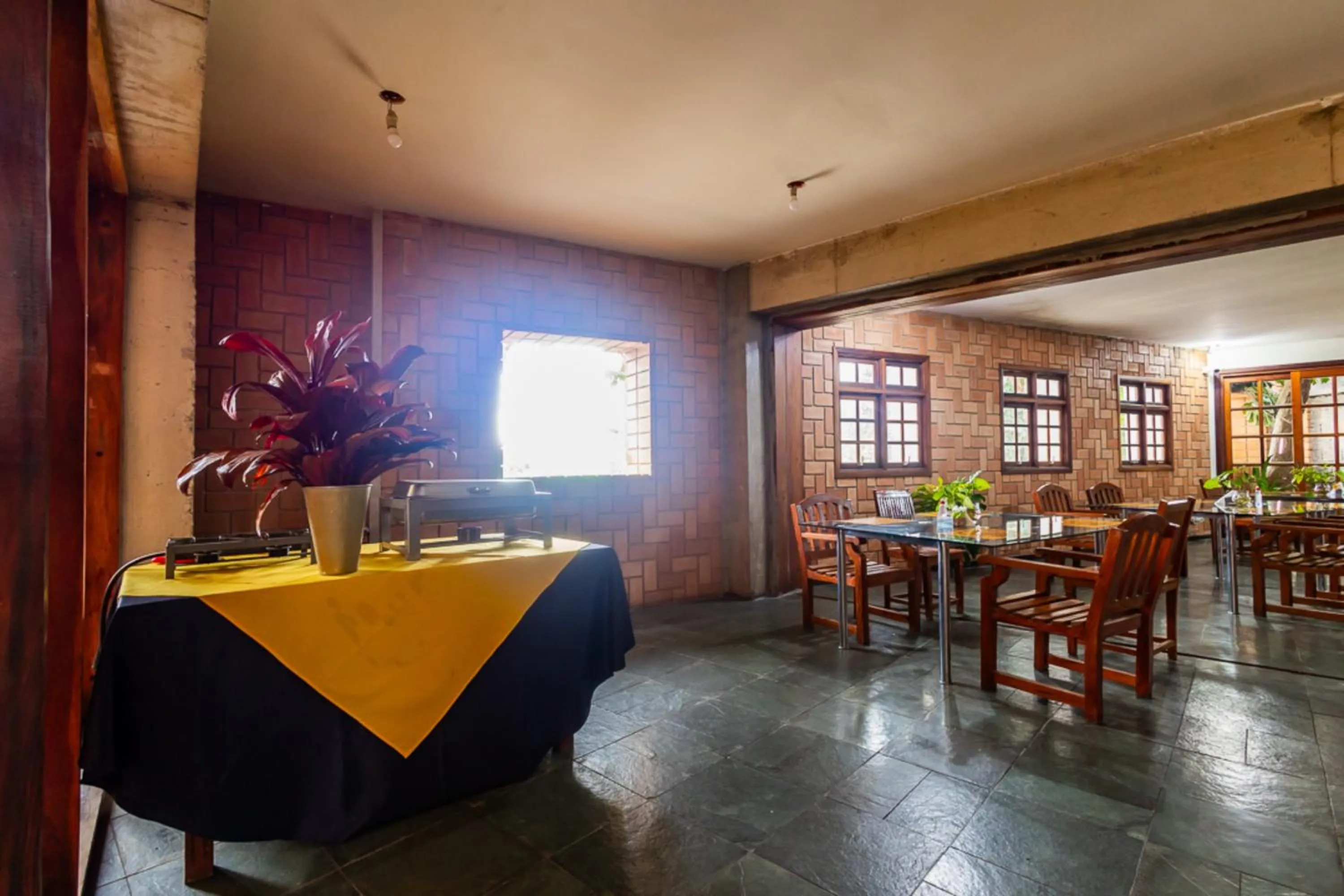 Restaurant/places to eat in Putini Pousada e Hotel by OYO