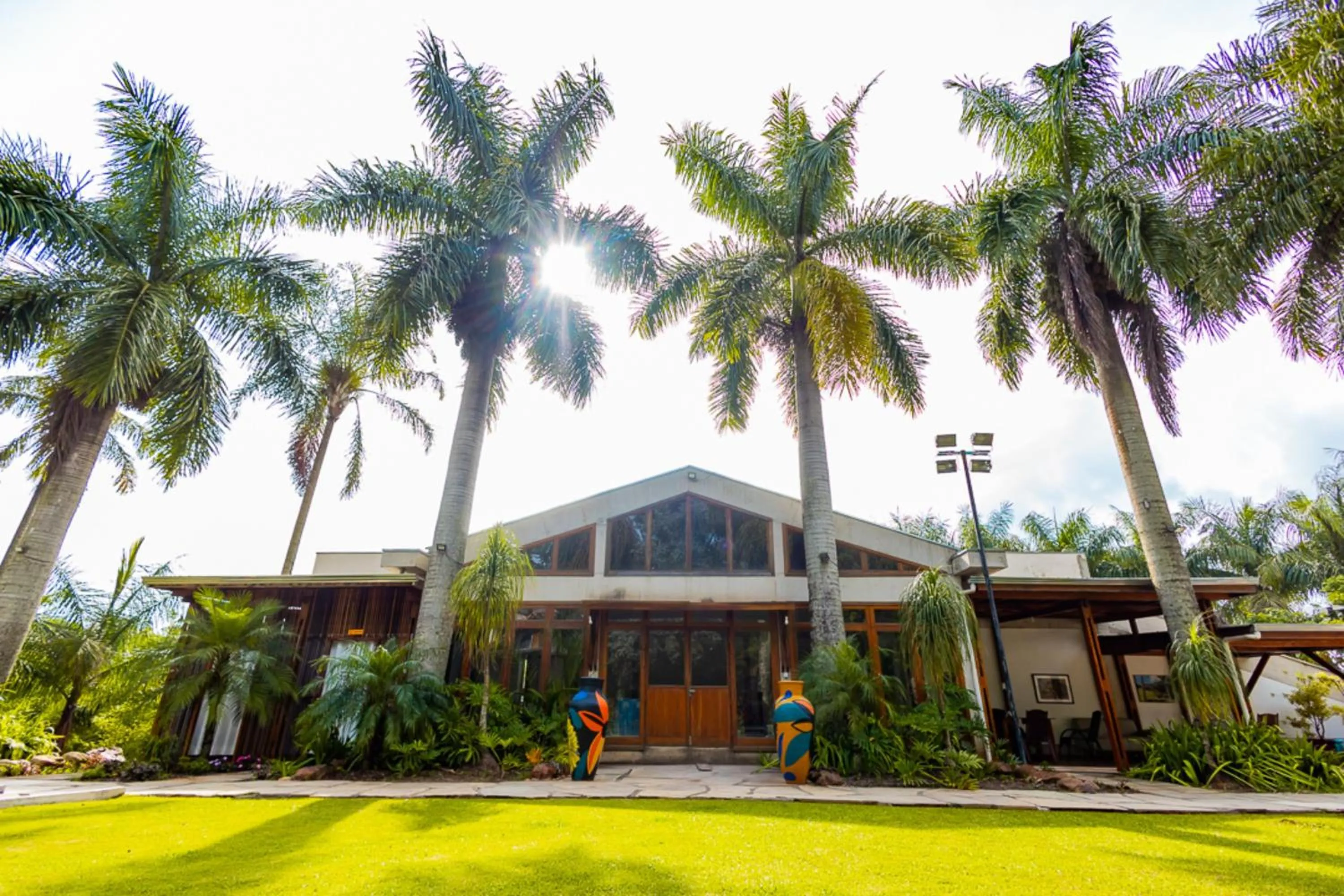 Property building in Putini Pousada e Hotel by OYO