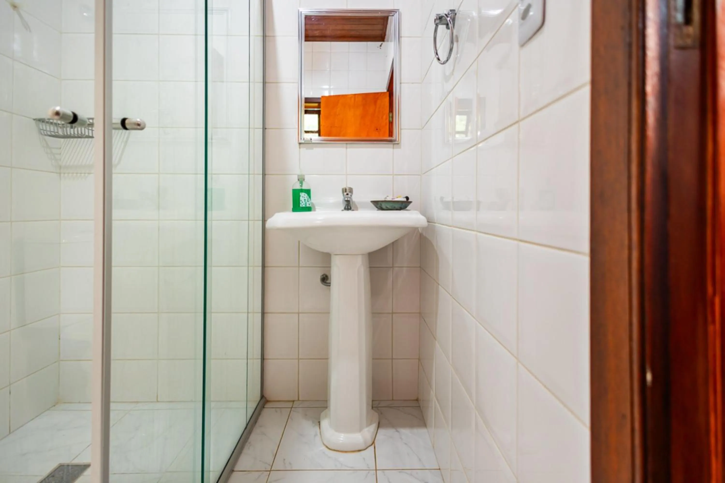 Bathroom in Putini Pousada e Hotel by OYO