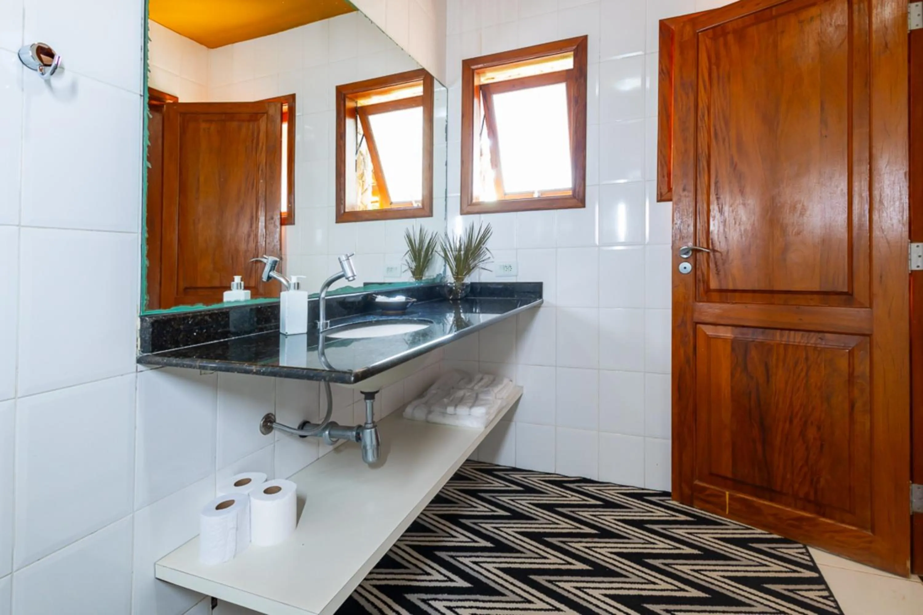 Bathroom in Putini Pousada e Hotel by OYO