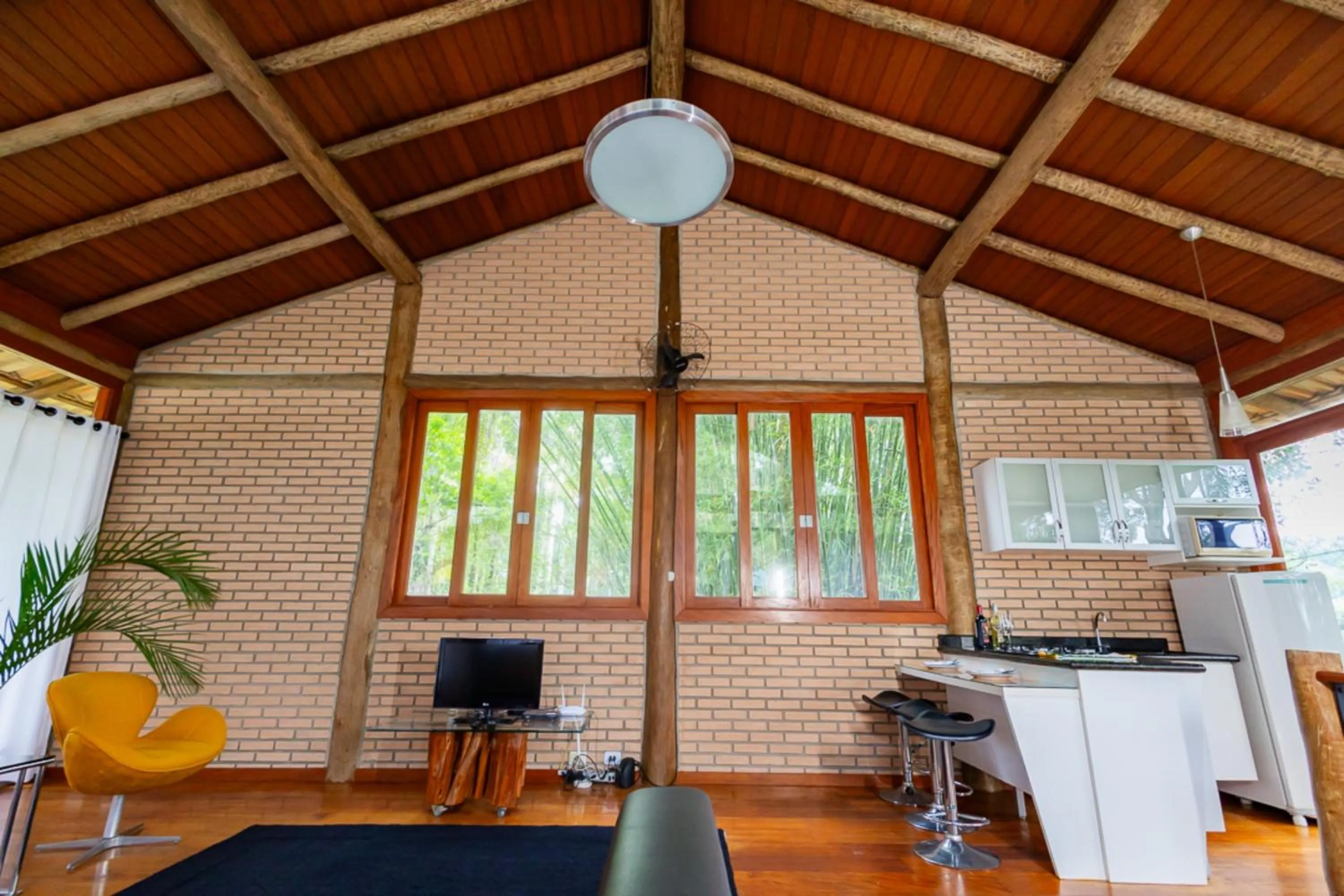 Kitchen or kitchenette in Putini Pousada e Hotel by OYO