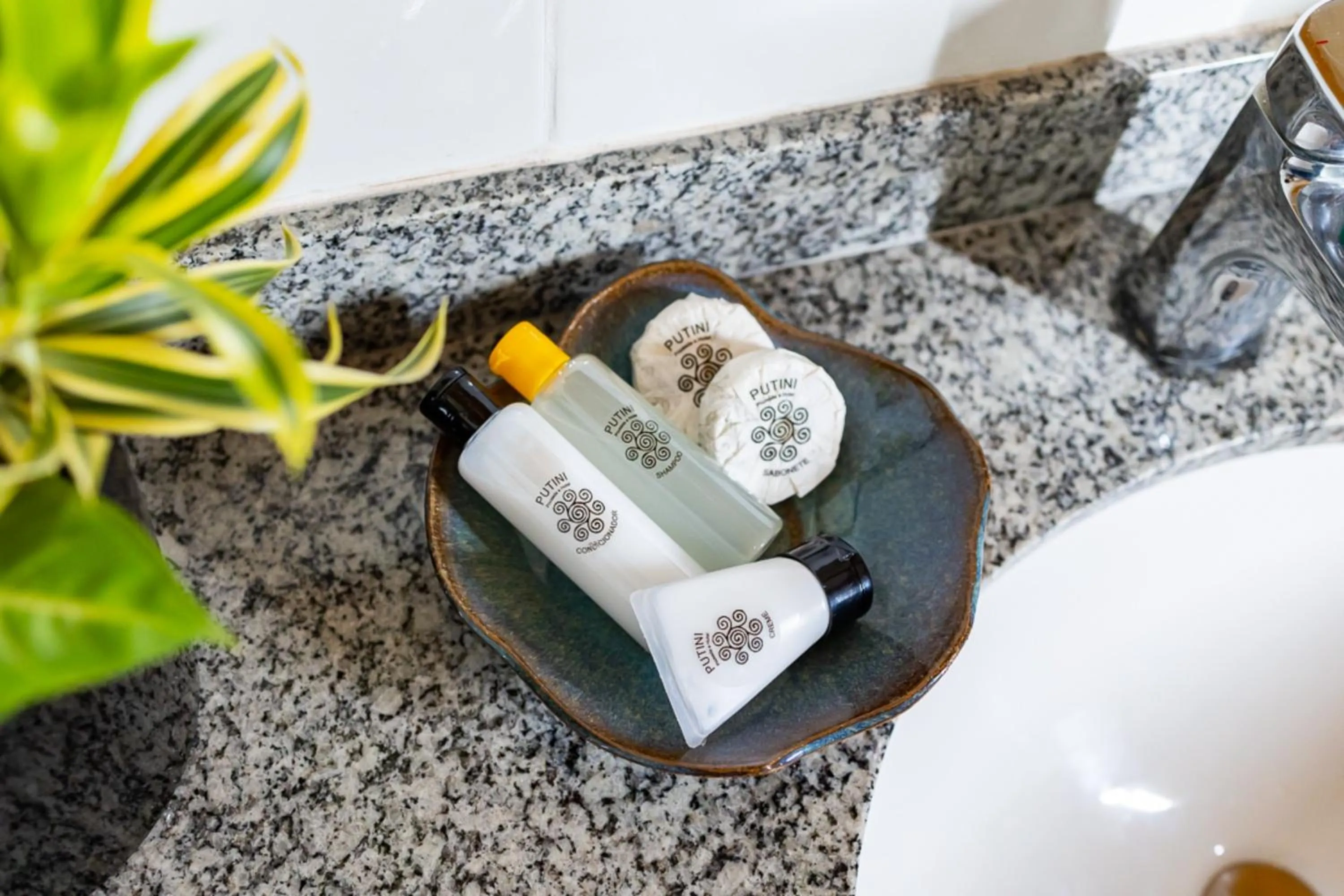 Bathroom in Putini Pousada e Hotel by OYO