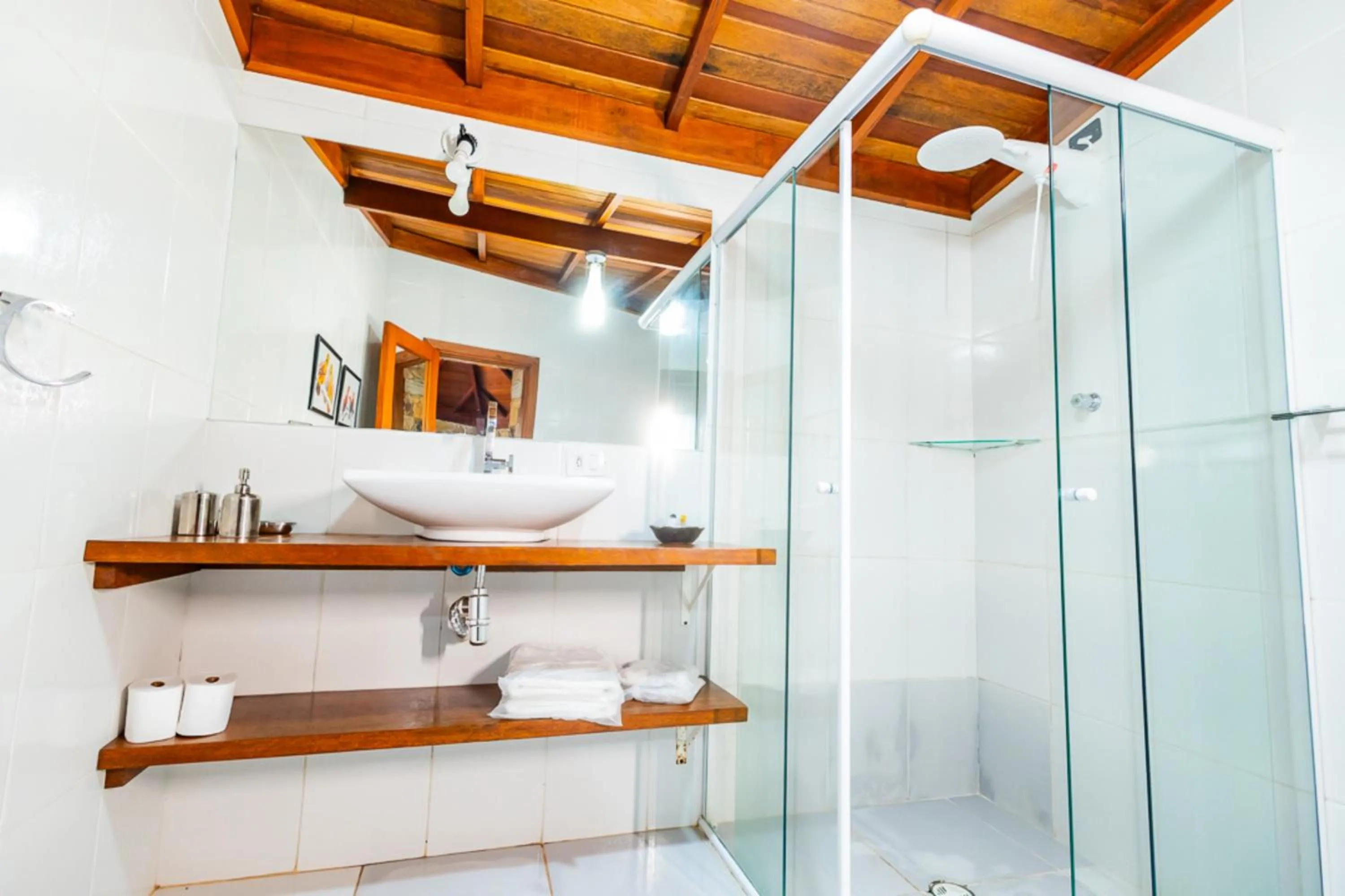 Bathroom in Putini Pousada e Hotel by OYO