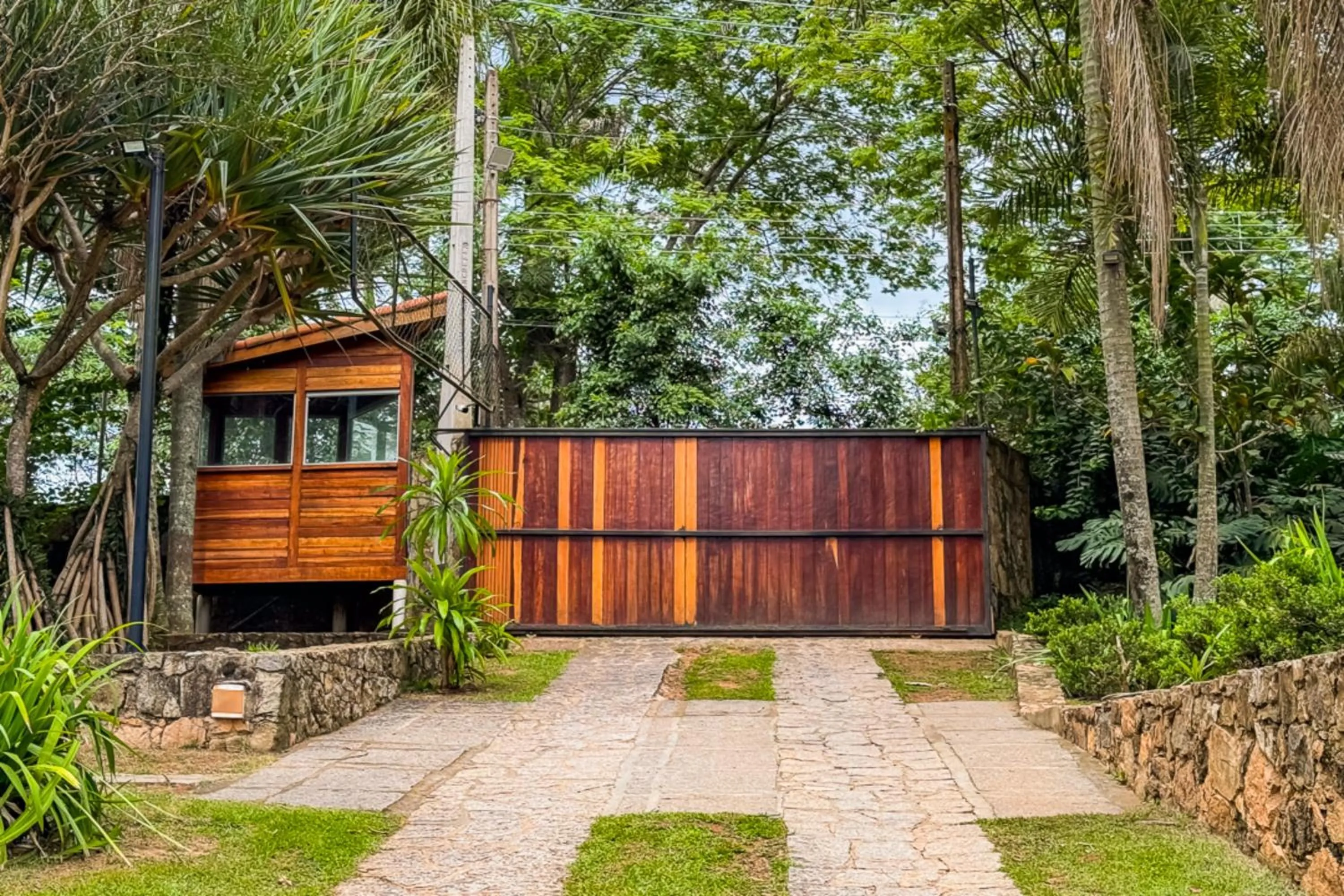 Property building in Putini Pousada e Hotel by OYO