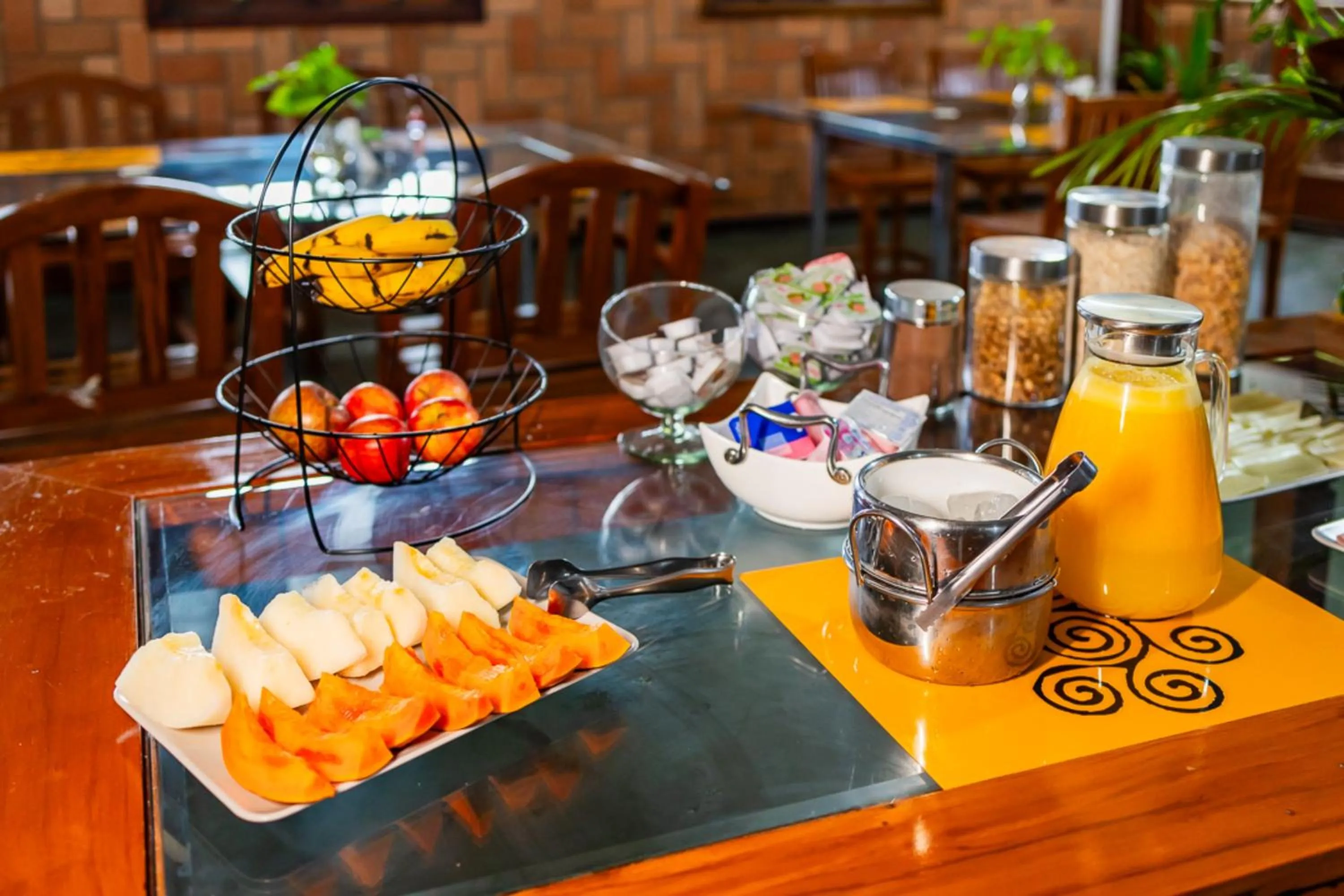 Buffet breakfast in Putini Pousada e Hotel by OYO