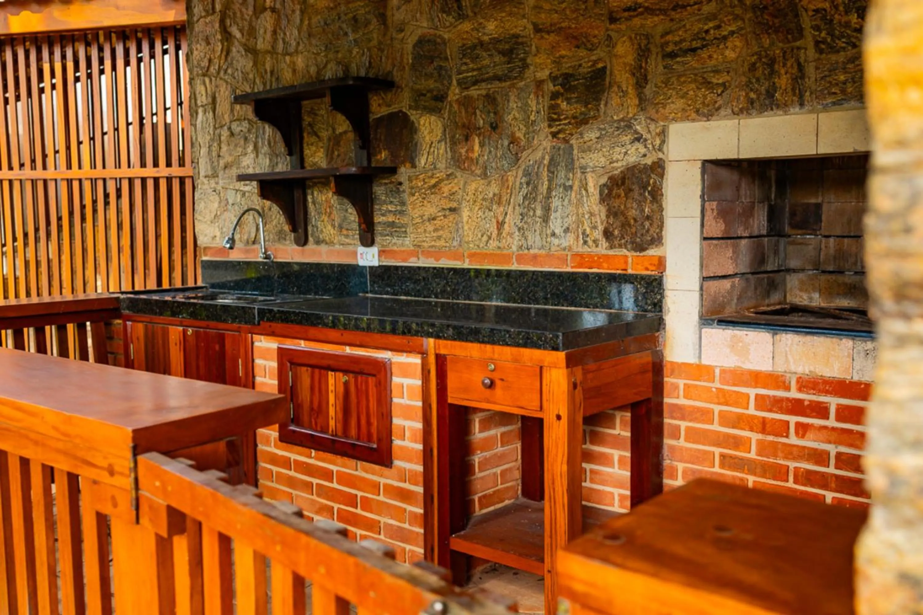 BBQ facilities in Putini Pousada e Hotel by OYO