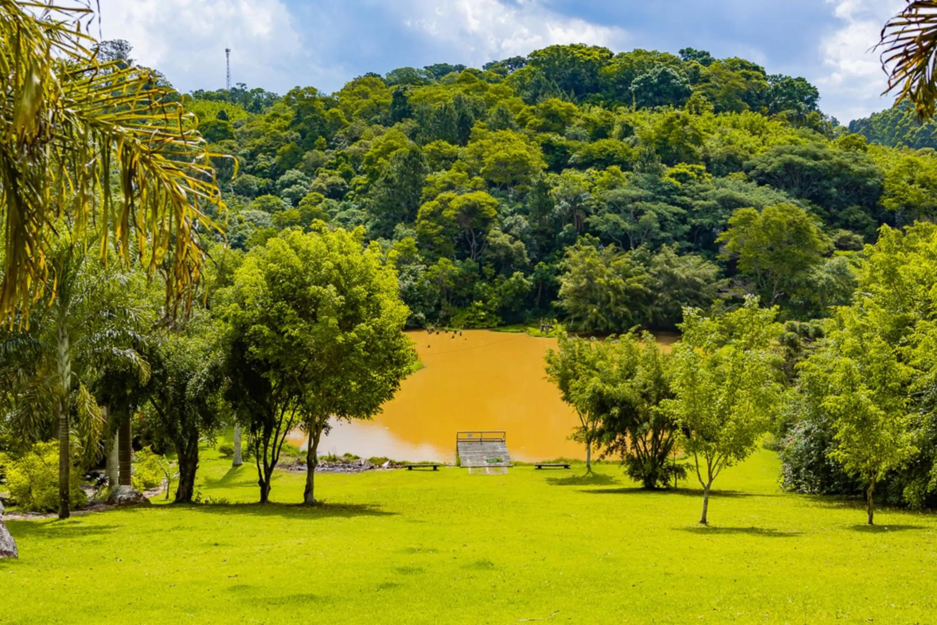 Lake view in Putini Pousada e Hotel by OYO