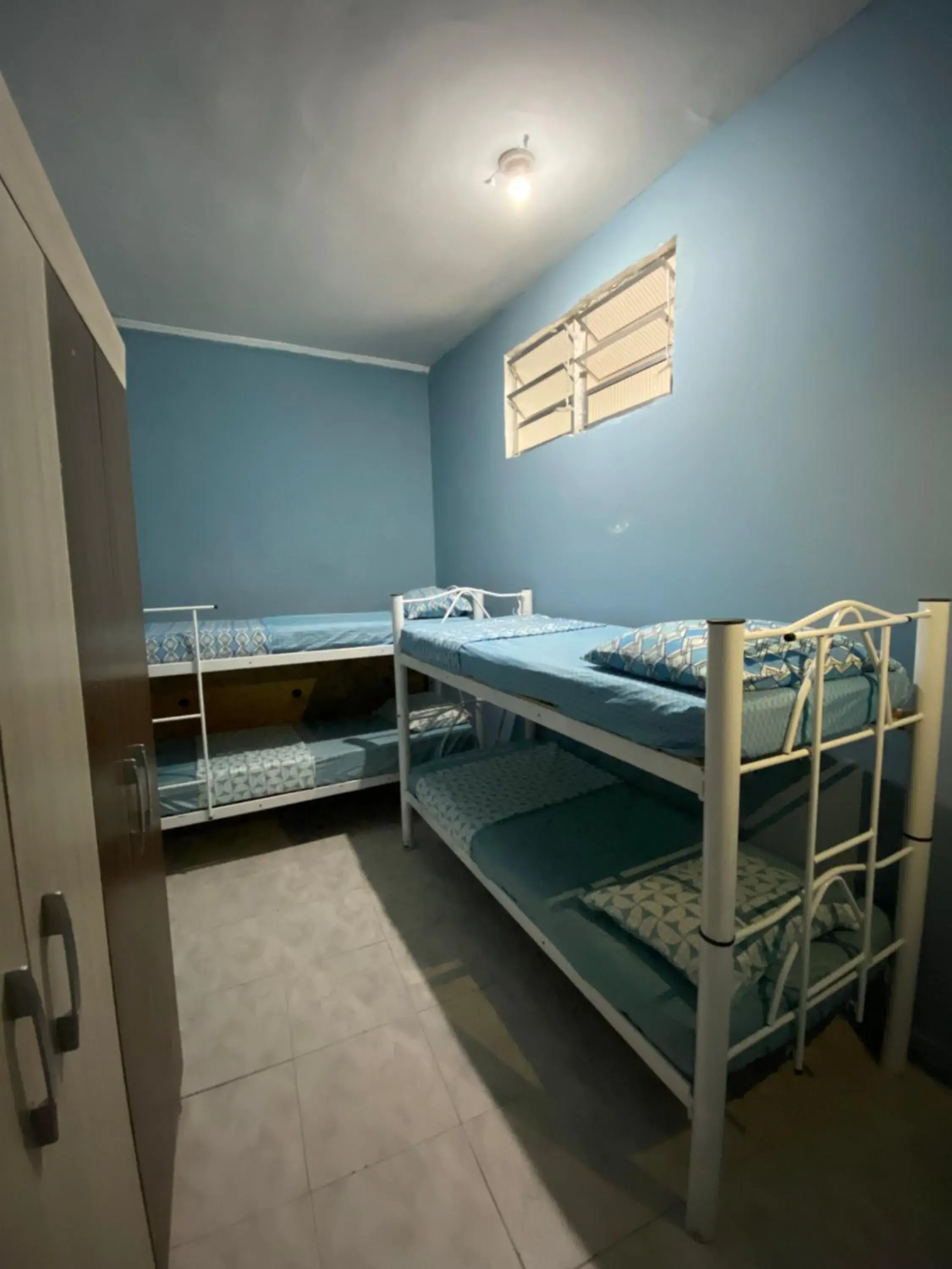 Bed in 4-Bed Mixed Dormitory Room in Rolds Hostel Bed in 4-Bed Mixed Dormitory Room in Rolds Hostel