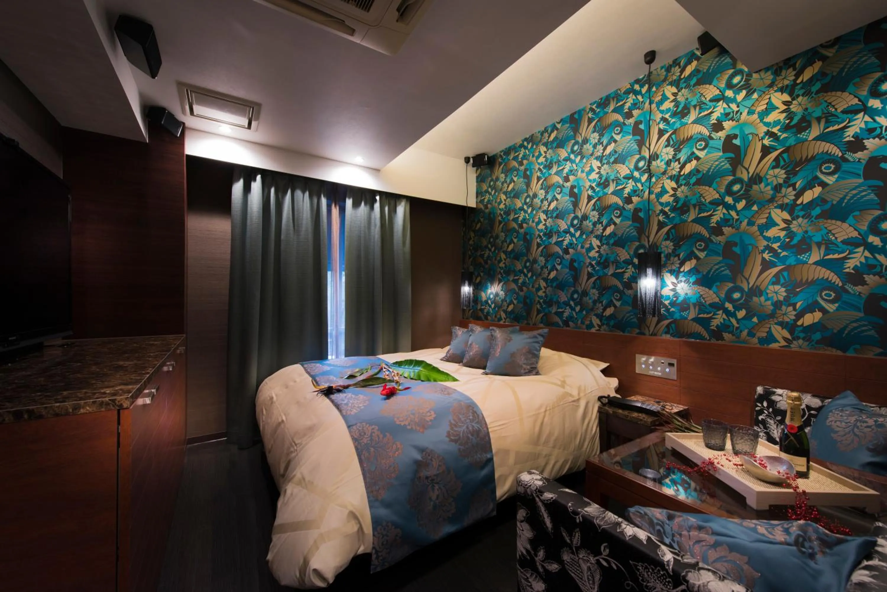 Living room, Bed in Hotel Zen Rikyu Yokohama Hazawa