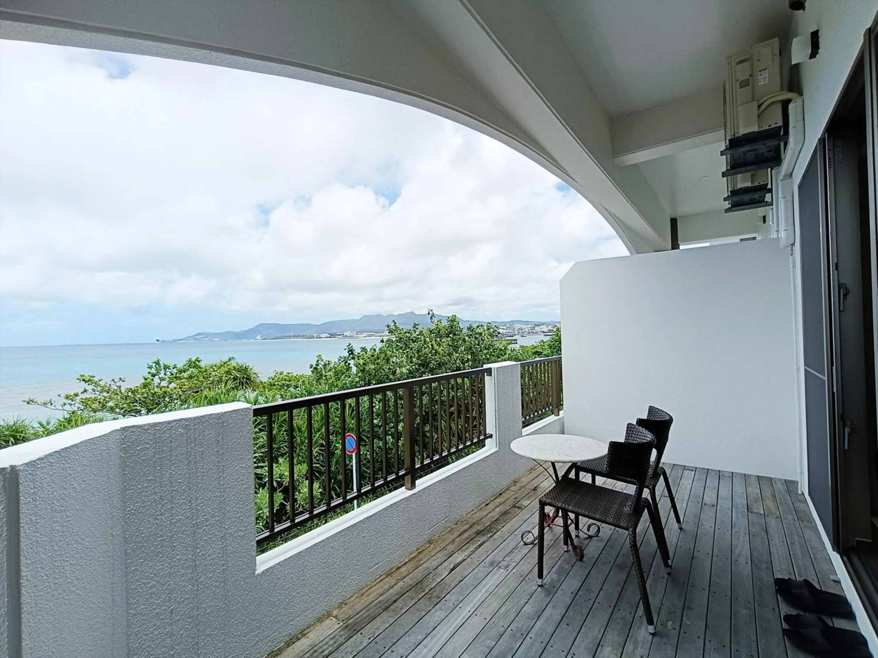 Balcony/Terrace in Kariyushi Condominium Resort Sea Side House
