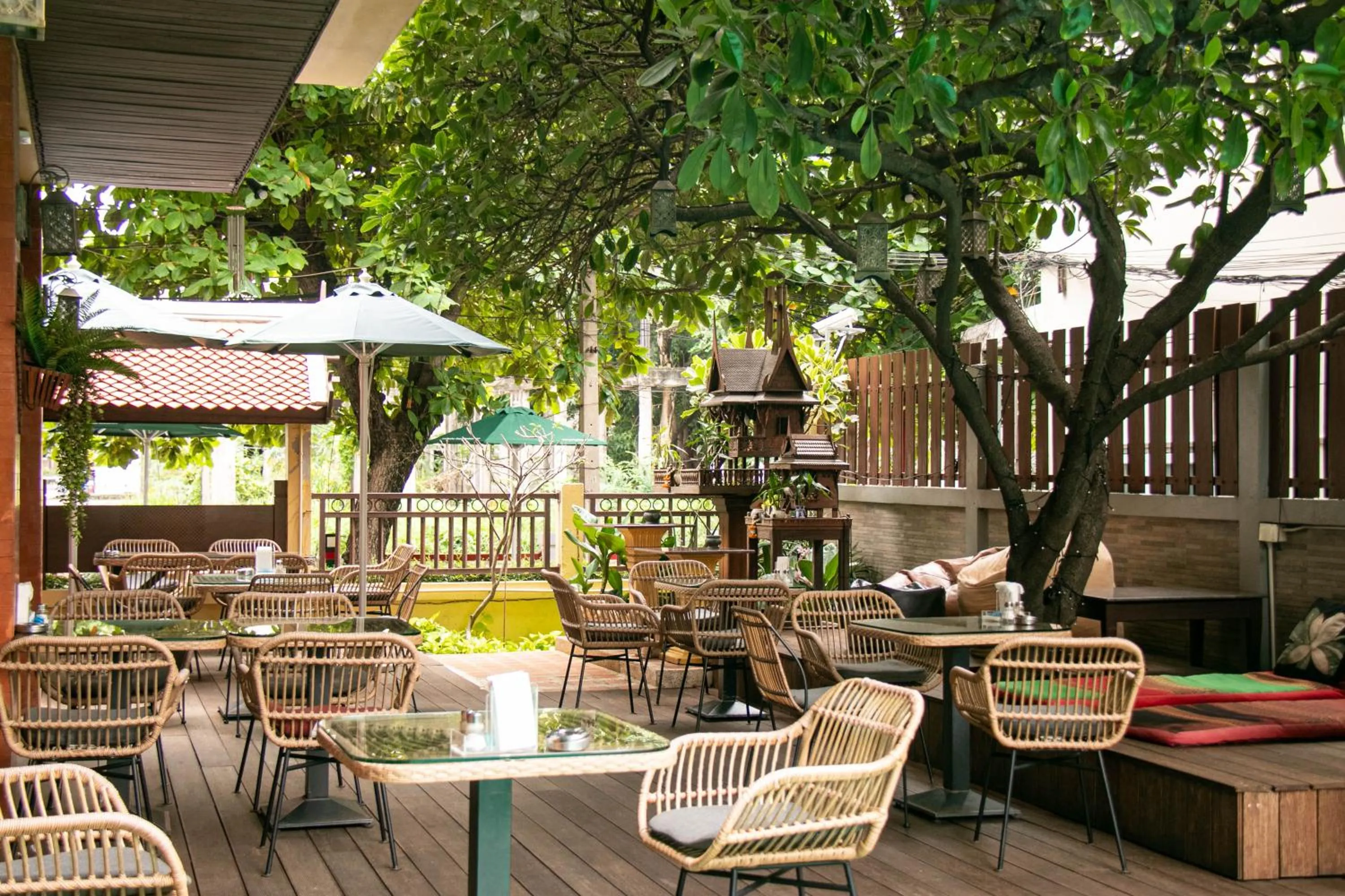 Garden in Lamphu Tree House Boutique Hotel