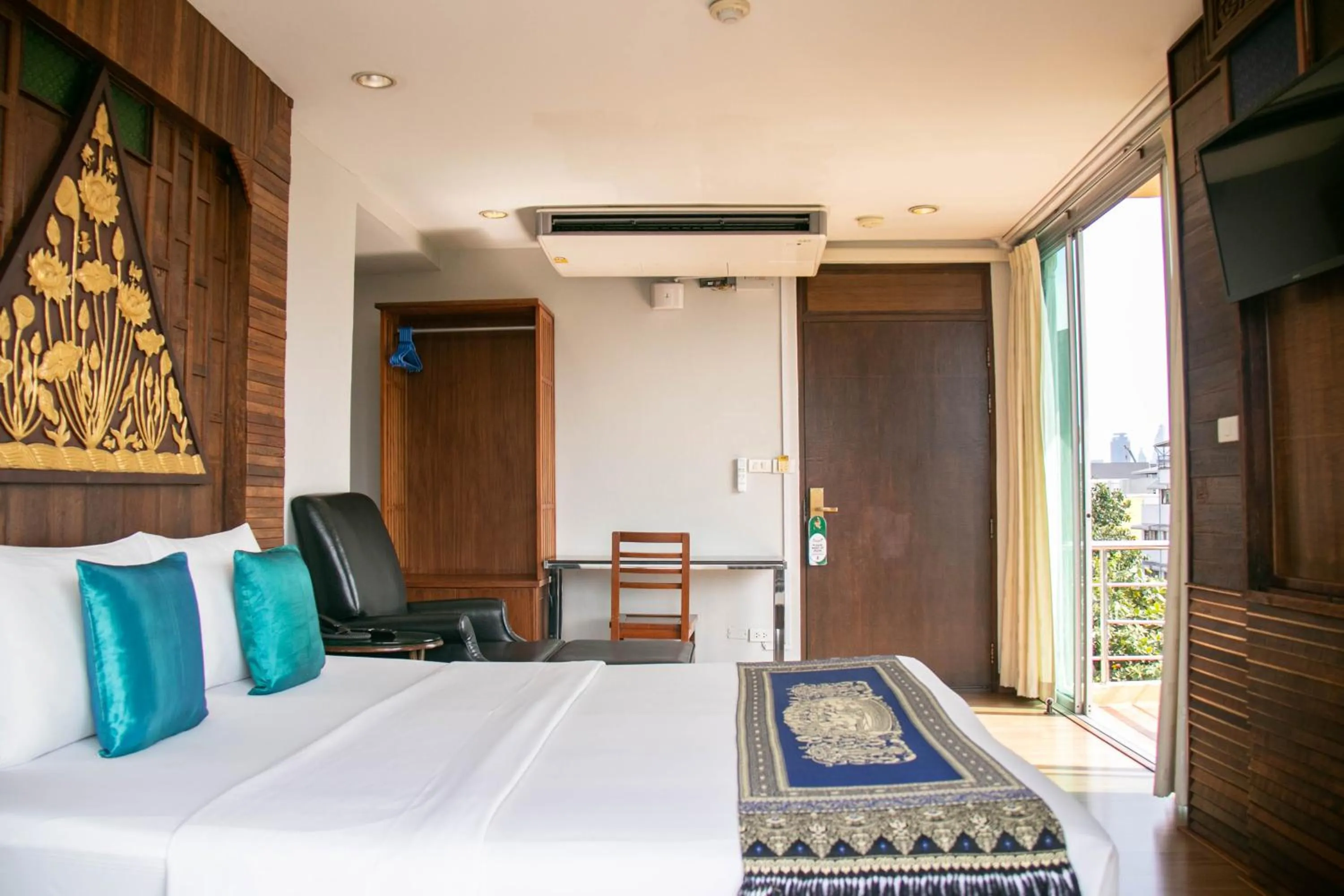 Bed in Lamphu Tree House Boutique Hotel