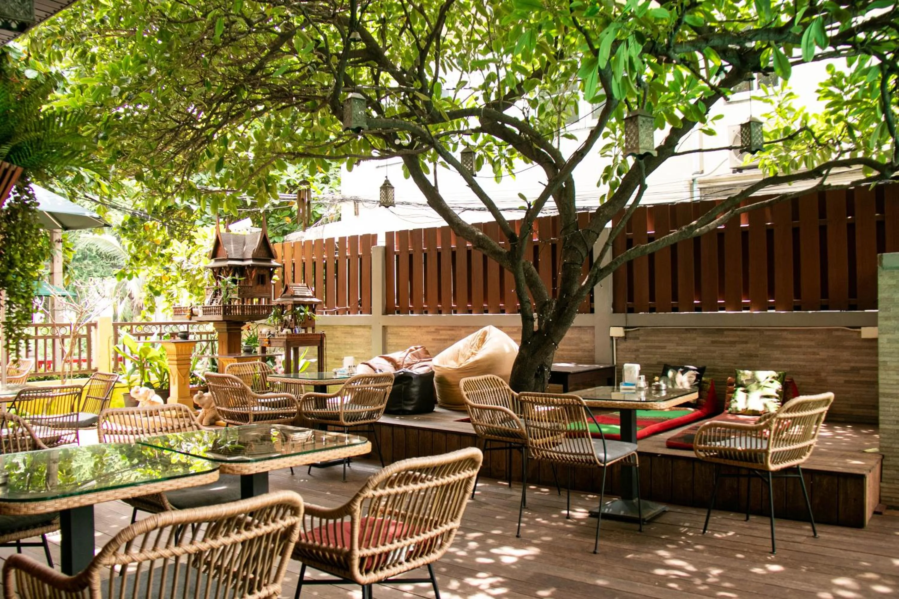 Garden in Lamphu Tree House Boutique Hotel