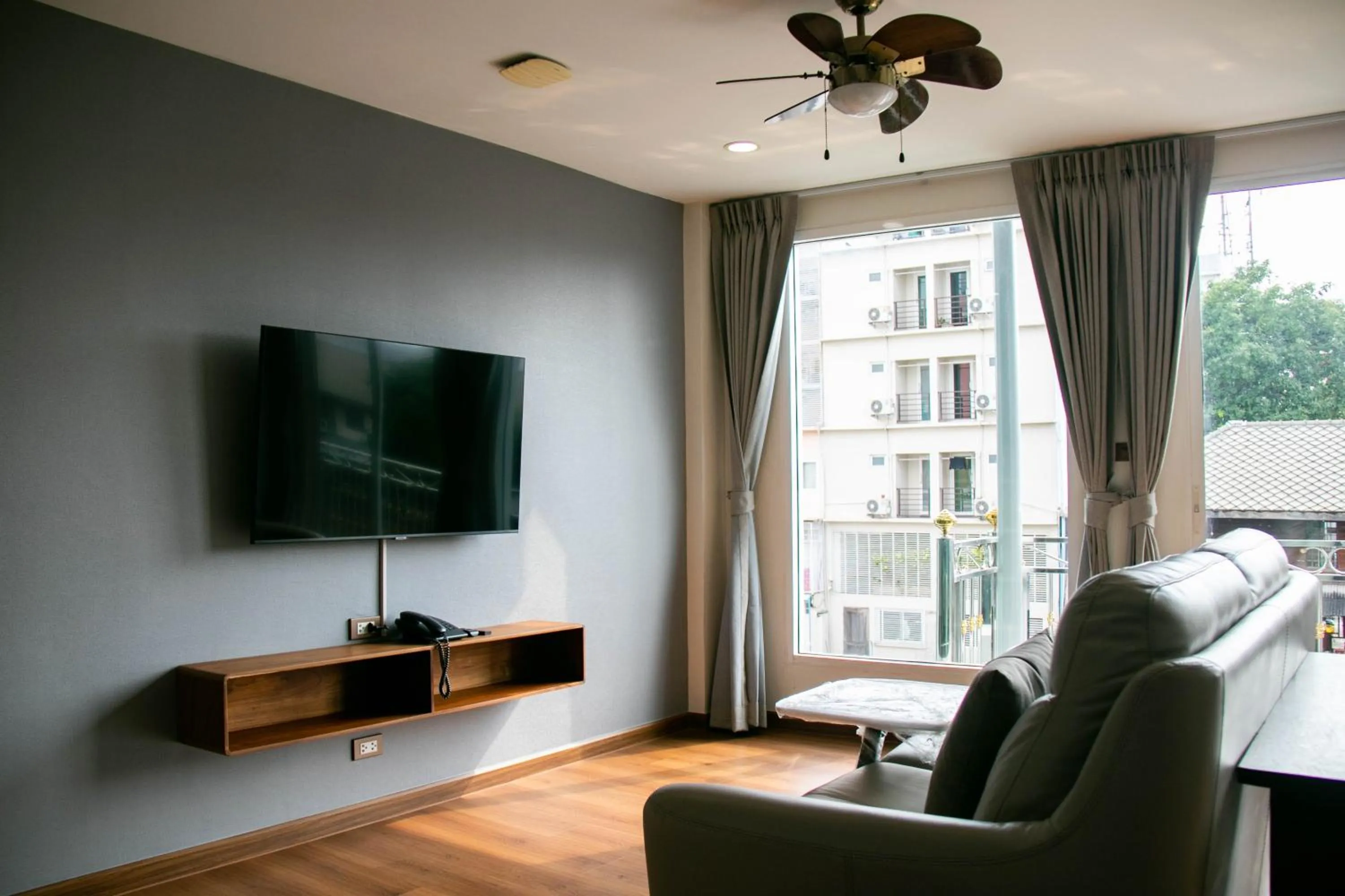 TV and multimedia in Lamphu Tree House Boutique Hotel