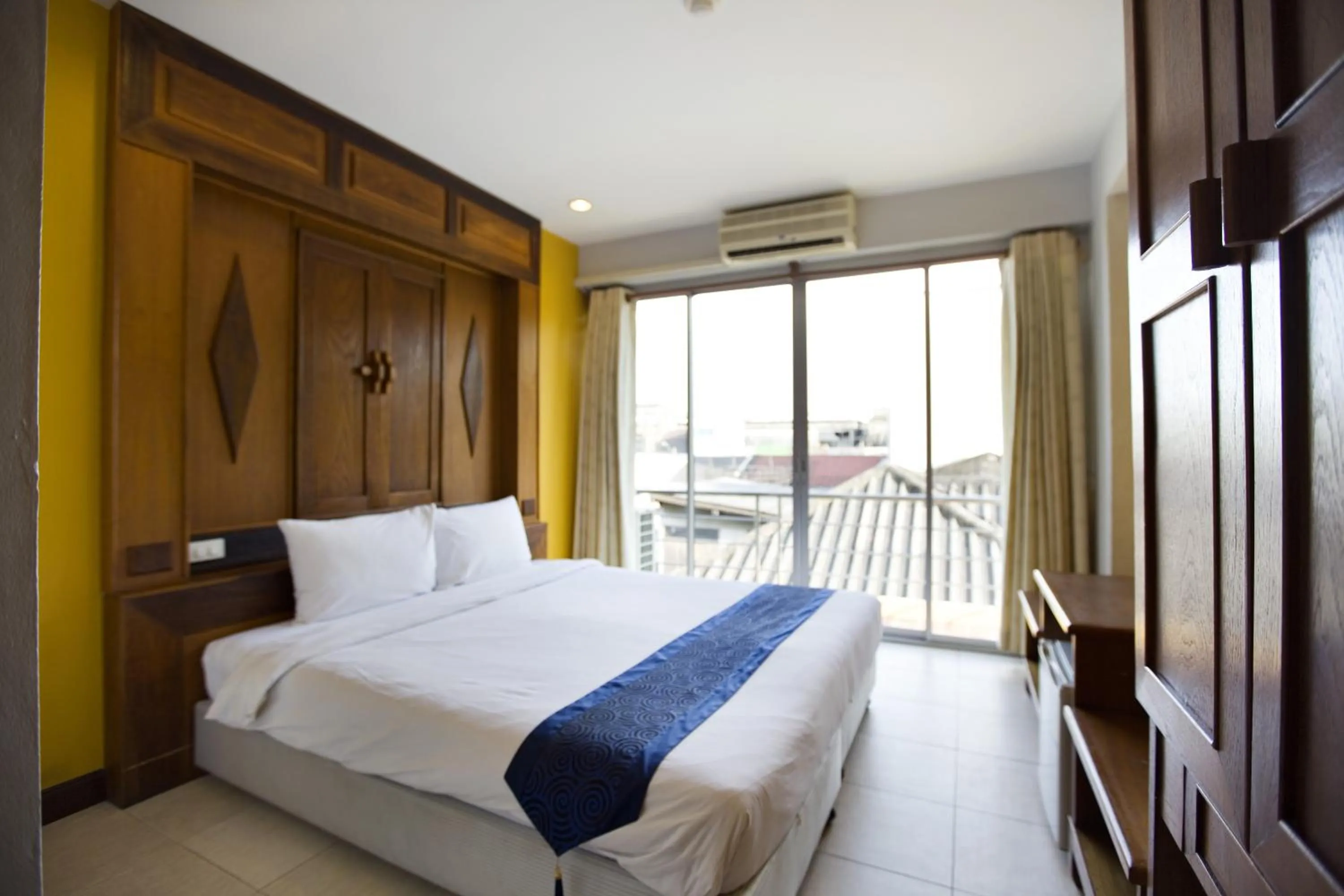 Photo of the whole room, Bed in Lamphu Tree House Boutique Hotel