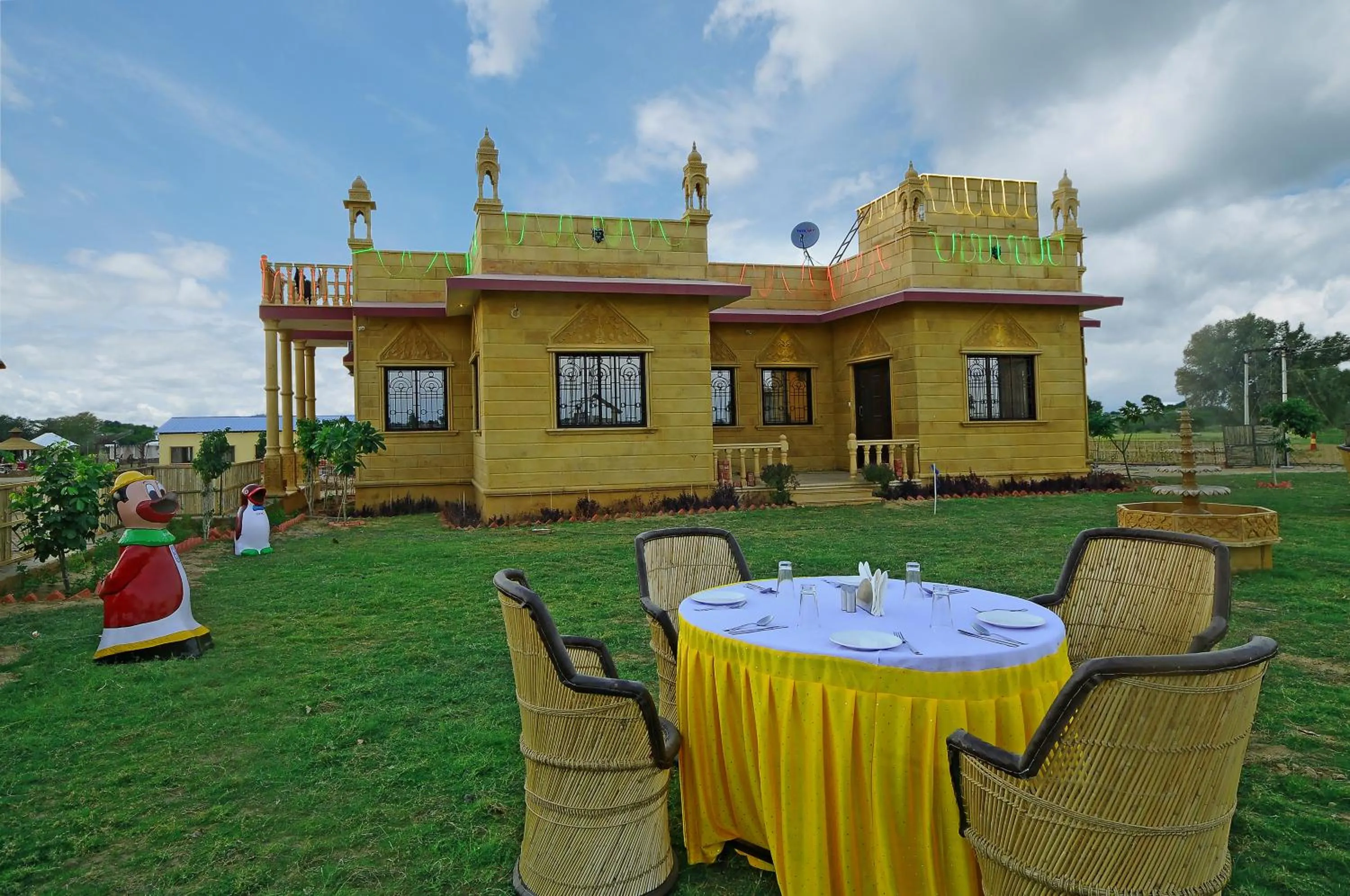 Facade/entrance in Moonlight Nature Resort & Swimming Pool