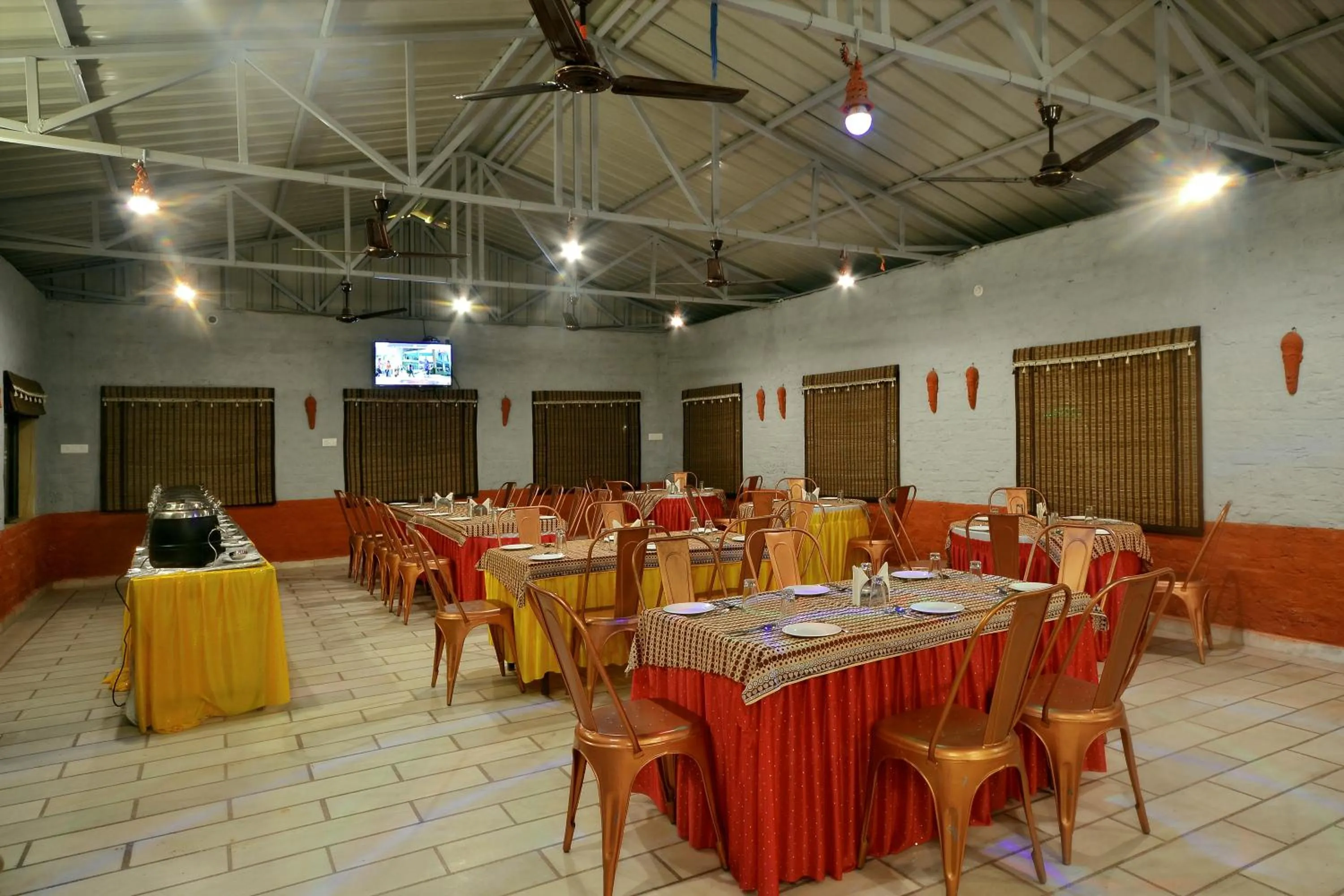 Restaurant/places to eat in Moonlight Nature Resort & Swimming Pool