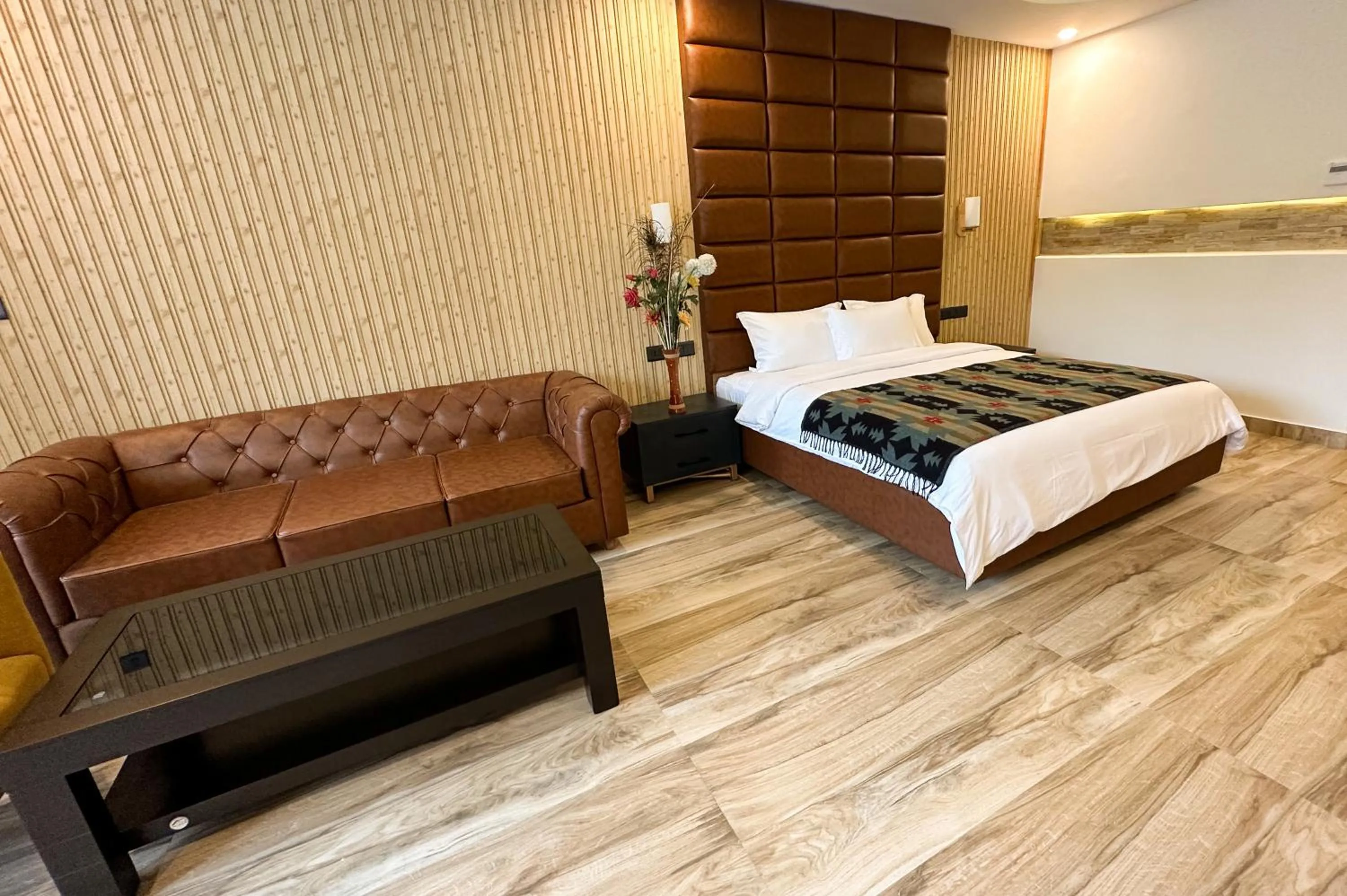 Bedroom, Bed in Lake View Resort