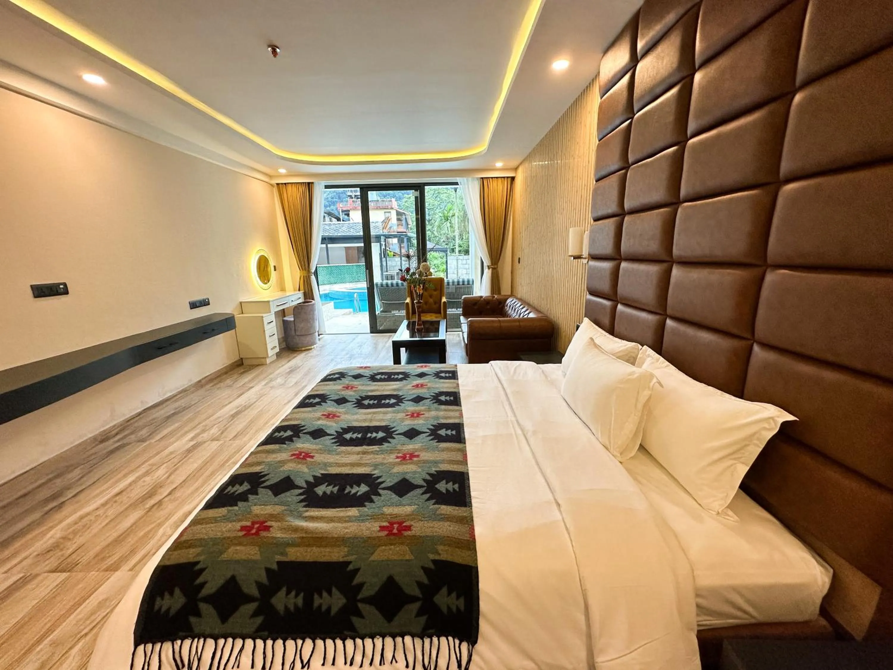 Bedroom, Bed in Lake View Resort