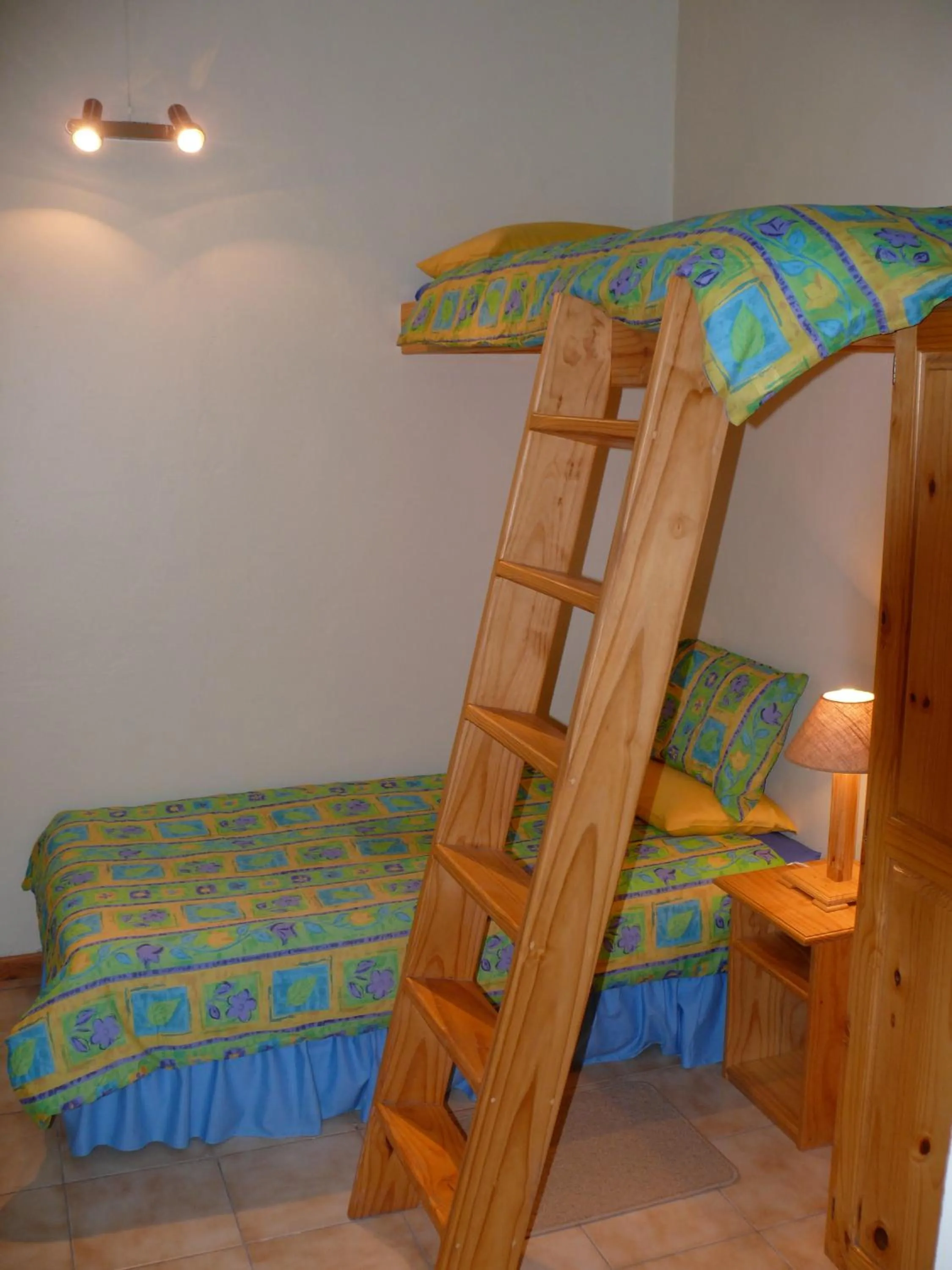 Bedroom, Bed in Crags Cottage