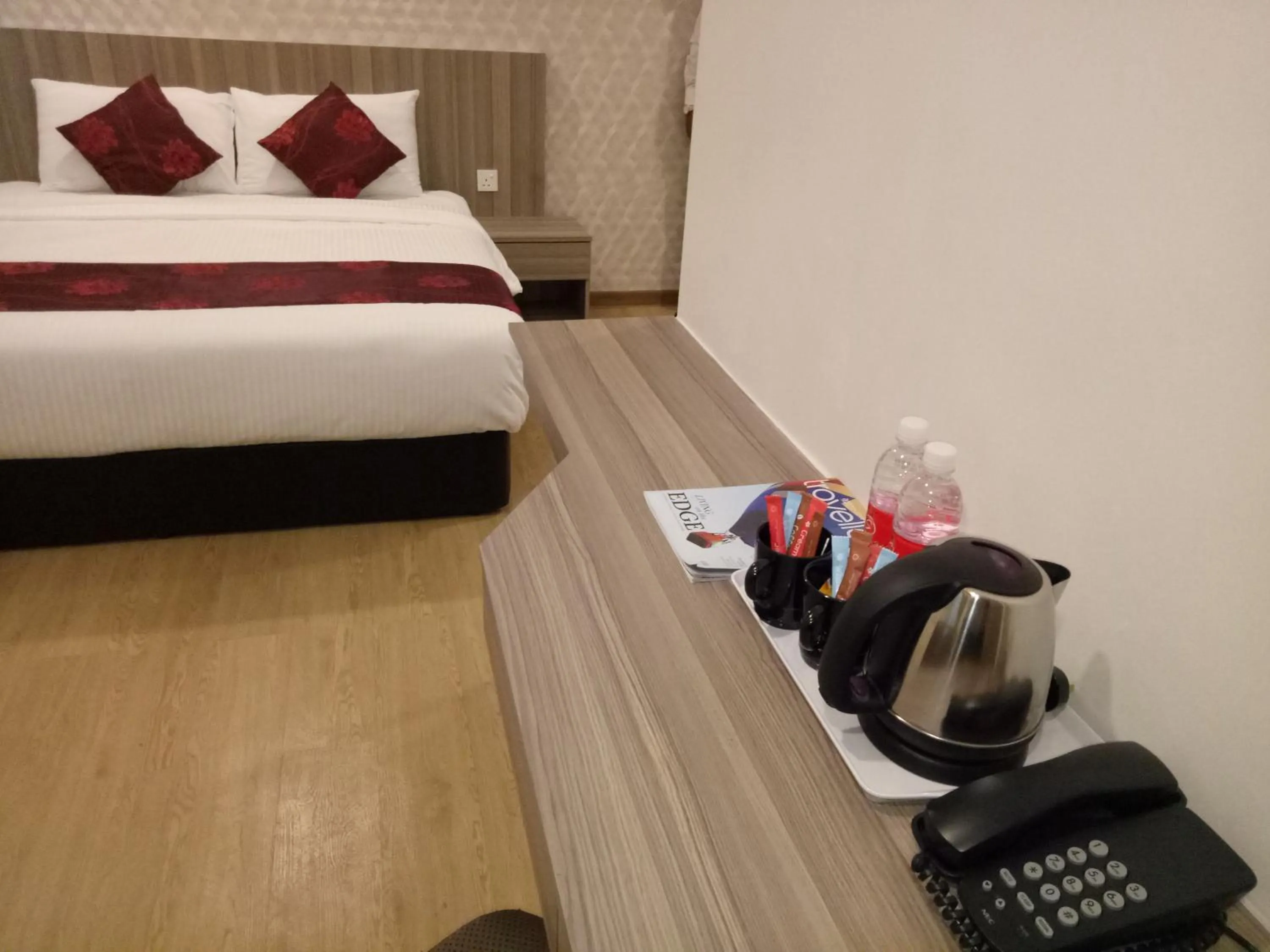 Bedroom, Bed in Signature International Hotel China Town