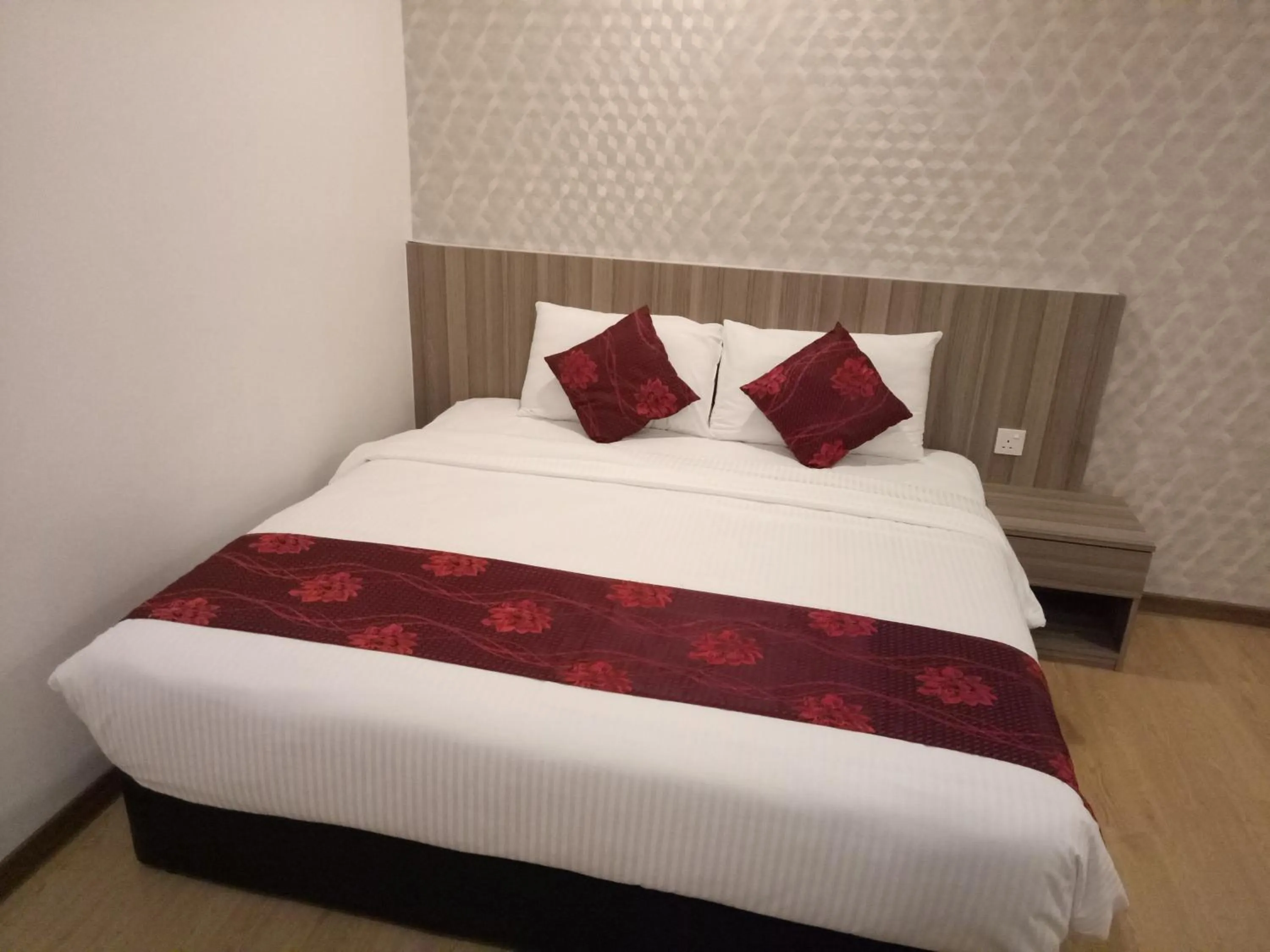 Bedroom, Bed in Signature International Hotel China Town