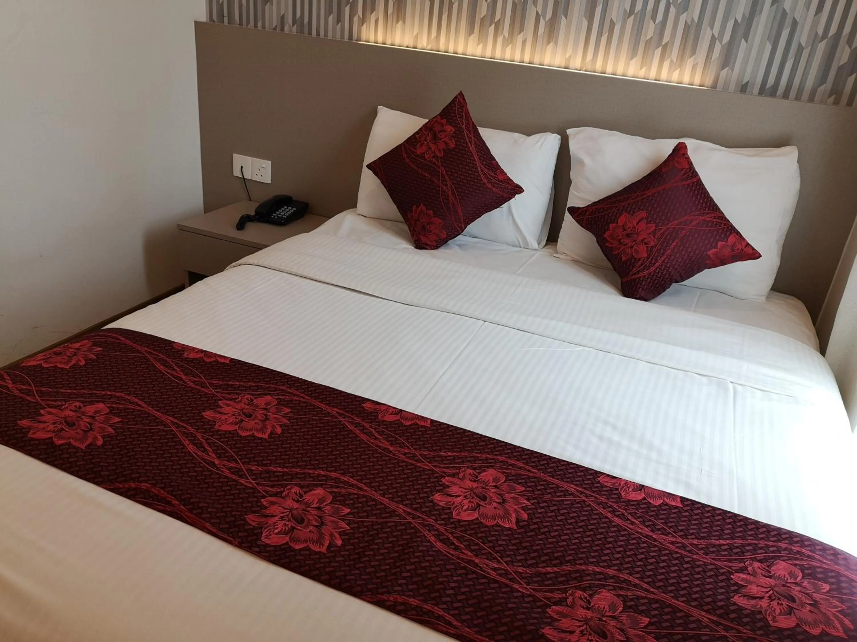 Bedroom, Bed in Signature International Hotel China Town